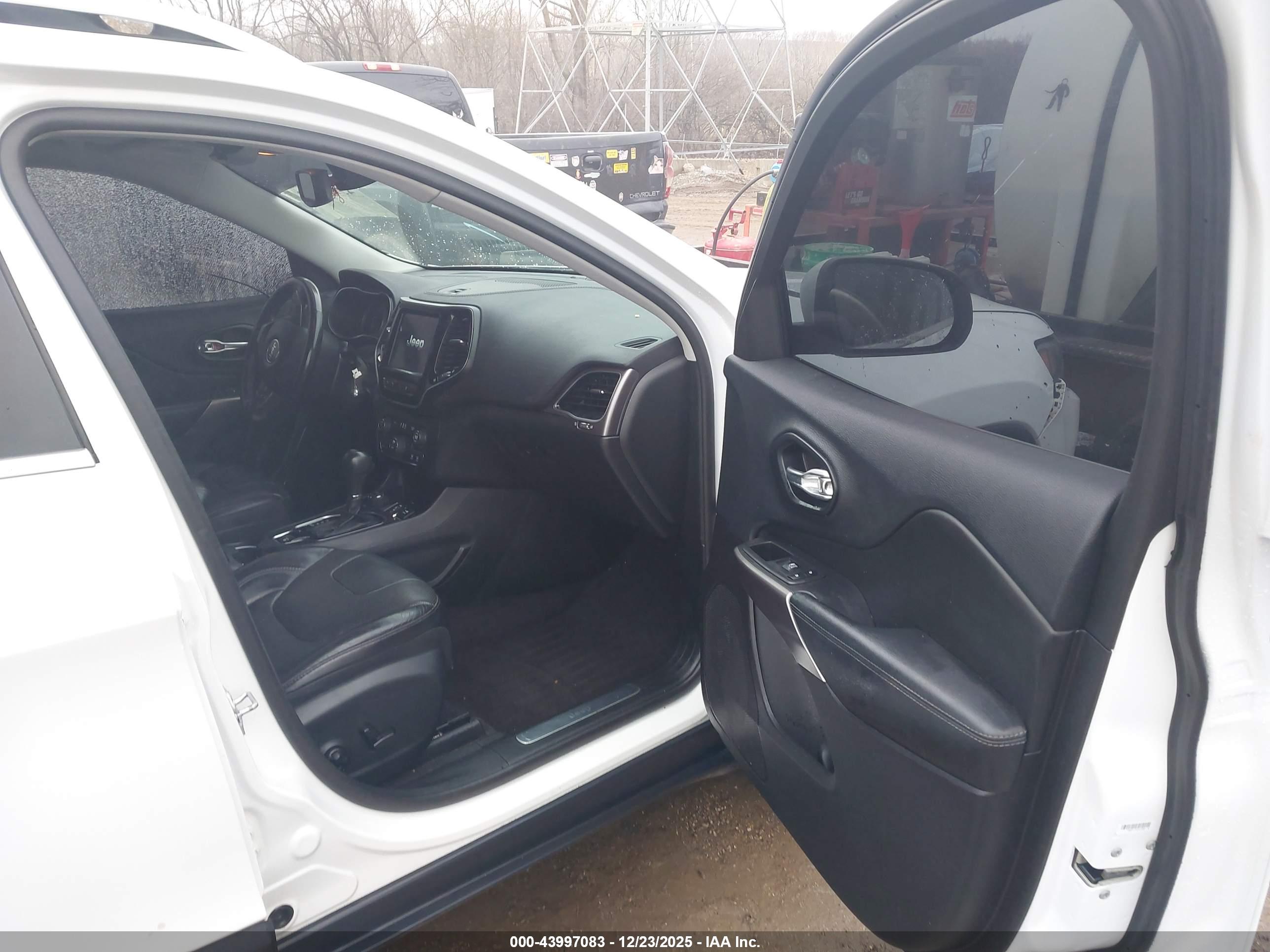 JEEP CHEROKEE image 5