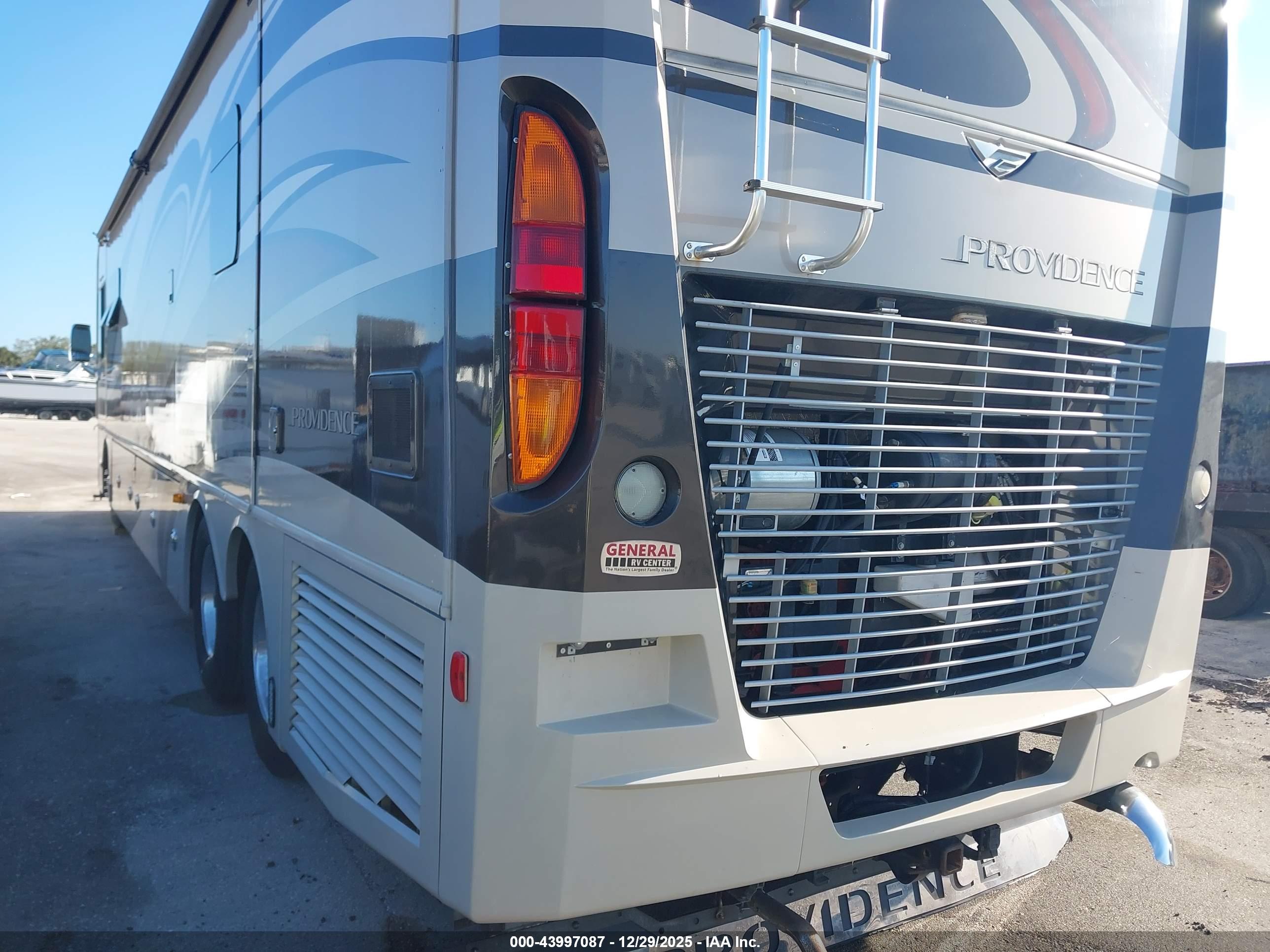 FREIGHTLINER CHASSIS image 3