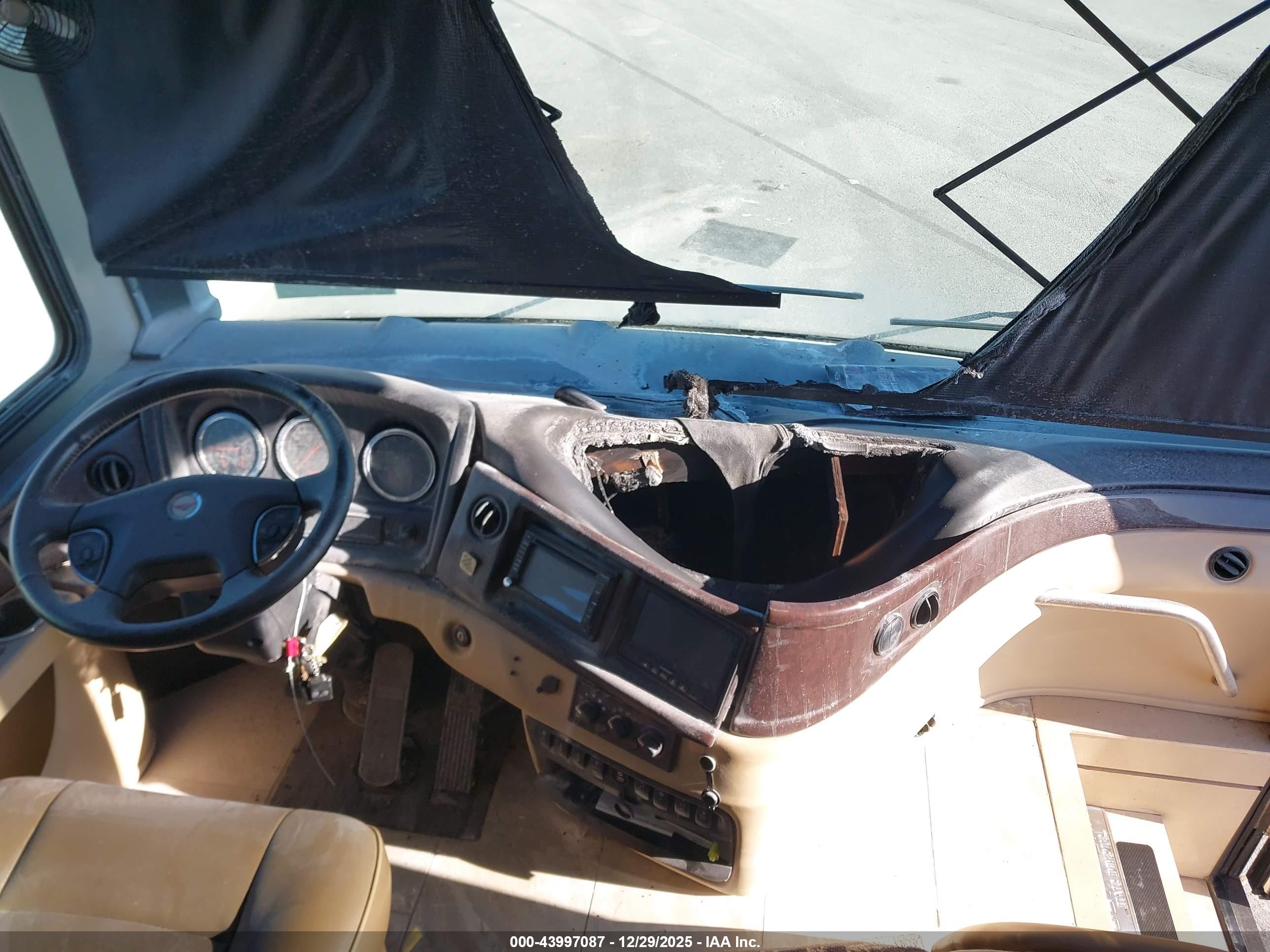 FREIGHTLINER CHASSIS image 5