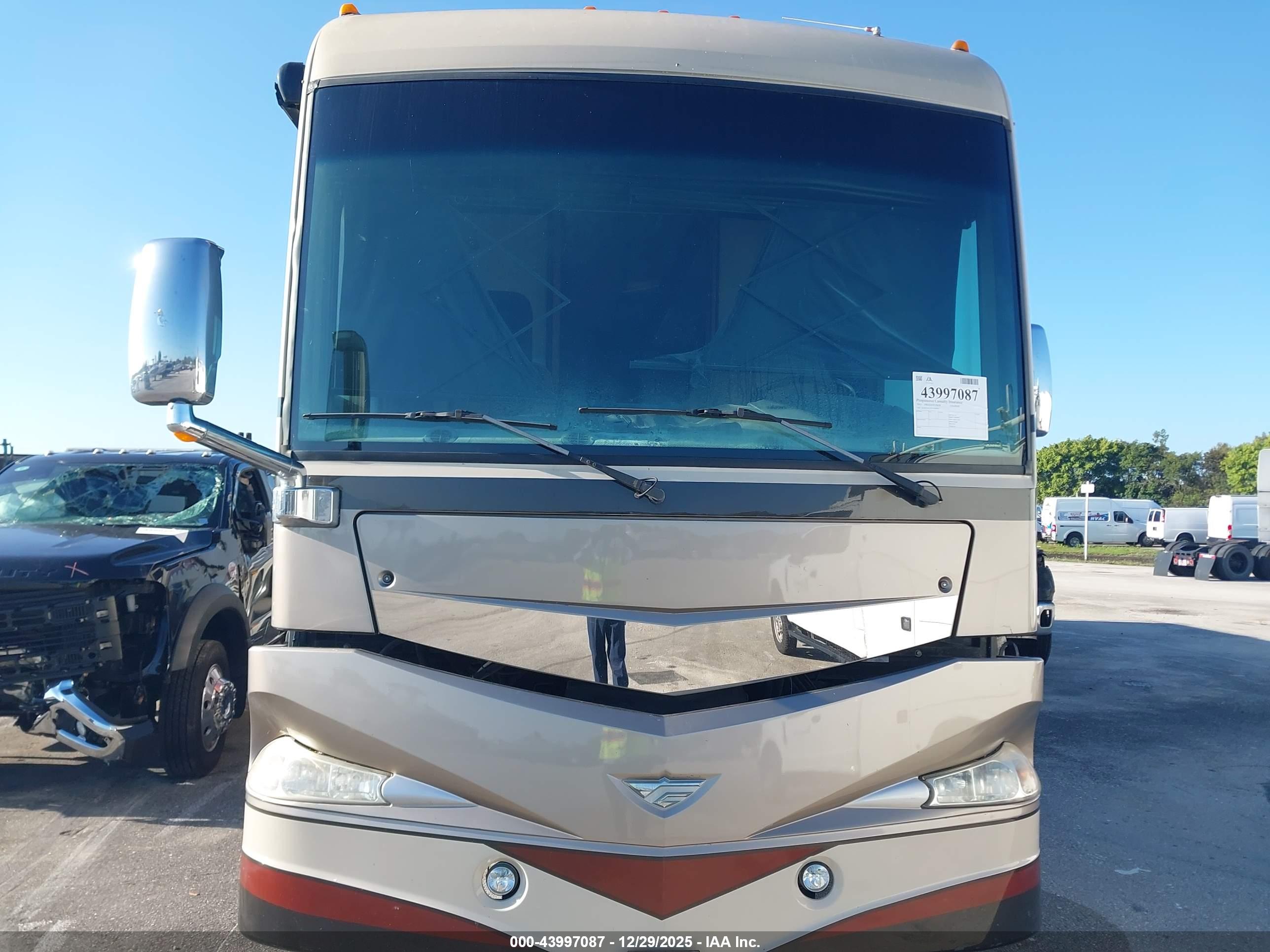 FREIGHTLINER CHASSIS image 6