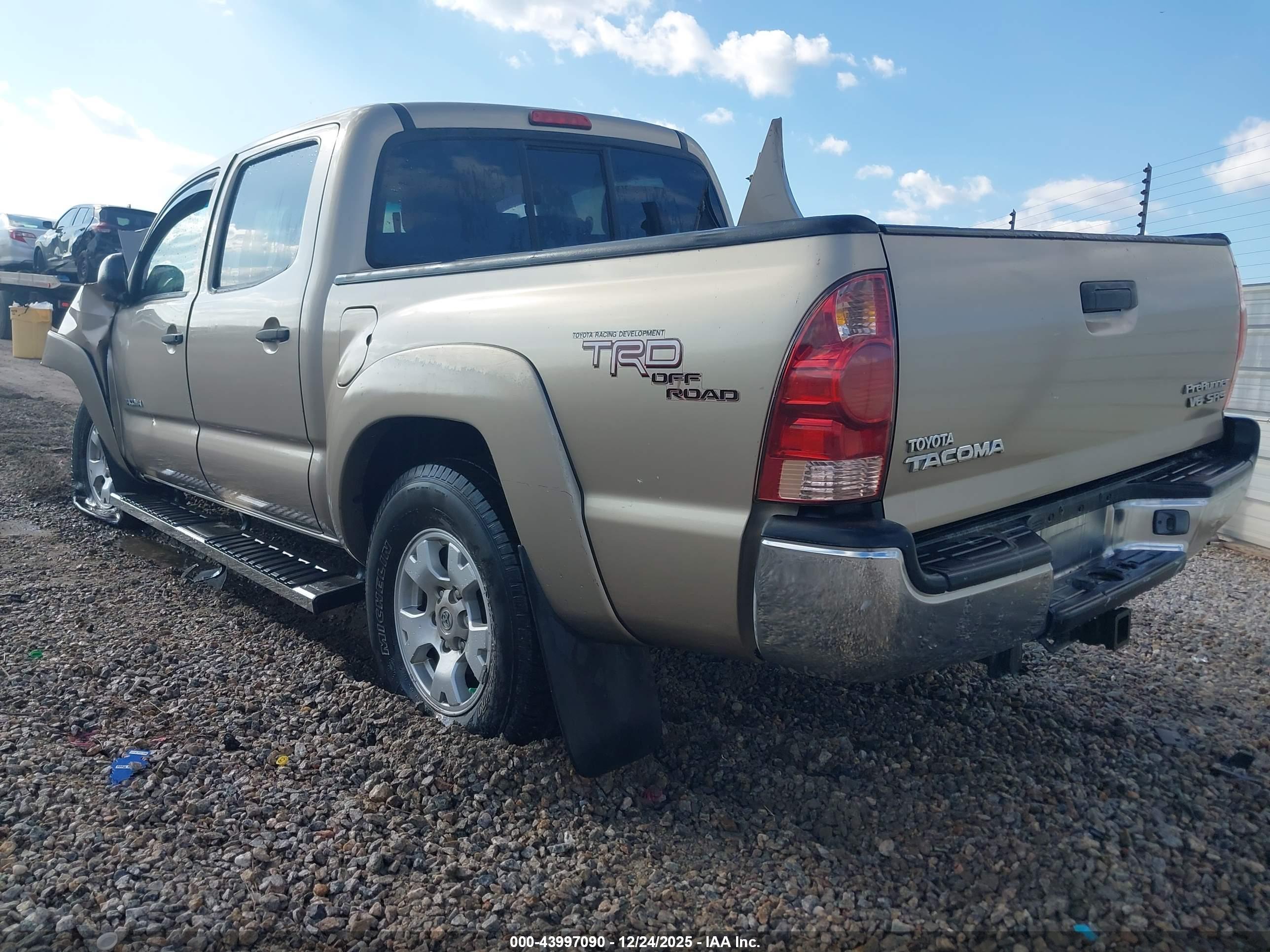 TOYOTA TACOMA image 3