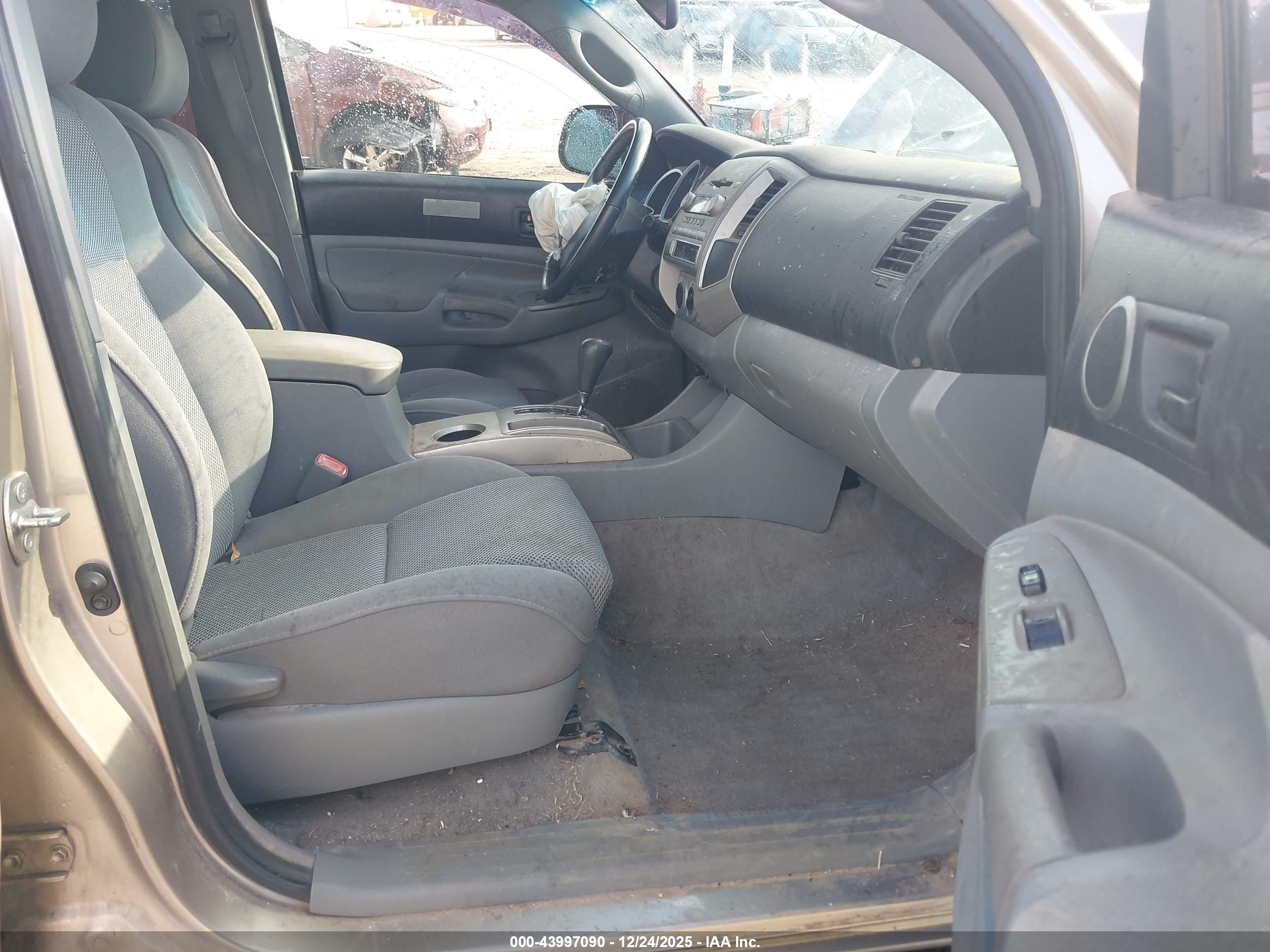 TOYOTA TACOMA image 5