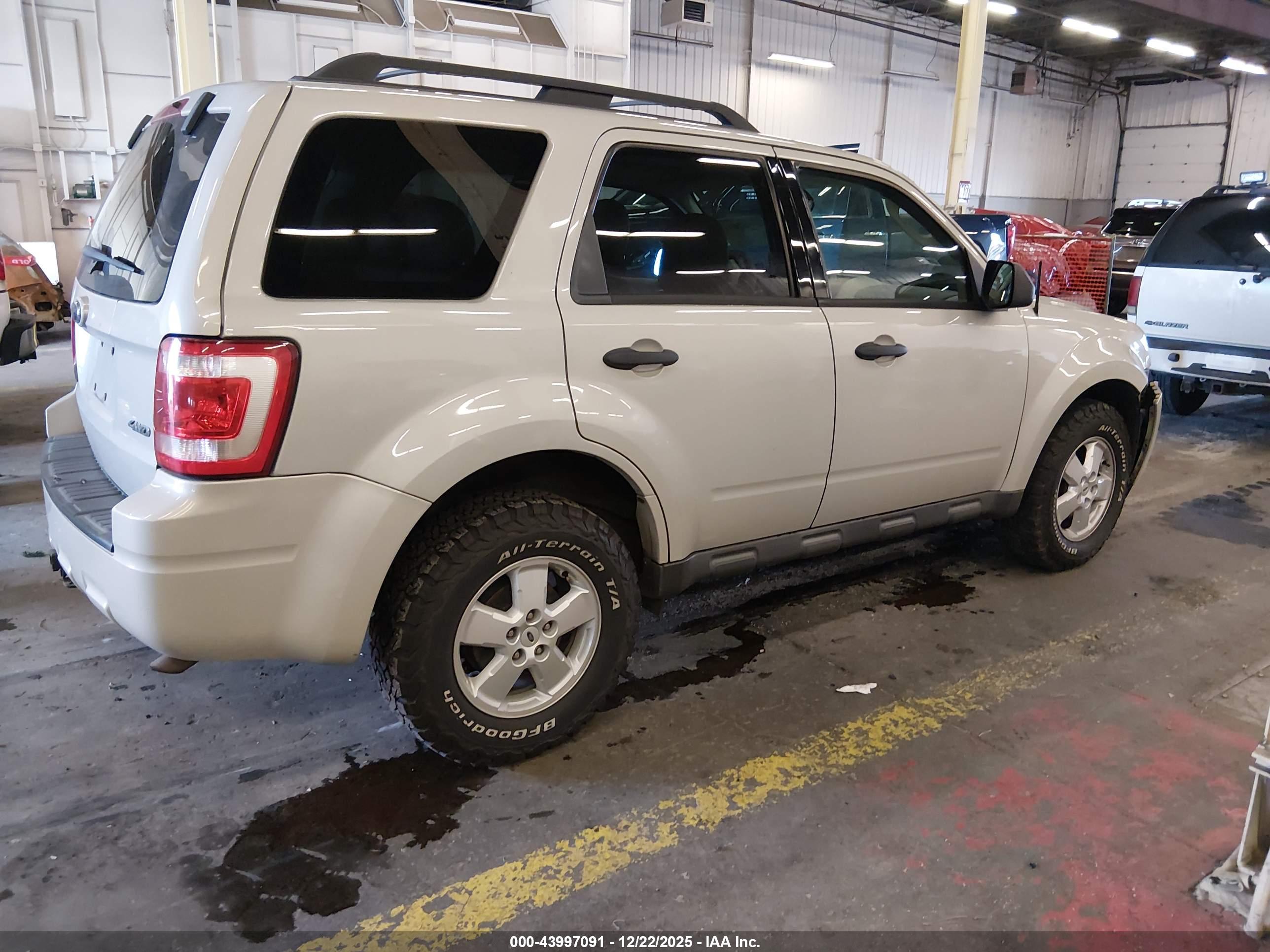 FORD ESCAPE image 4