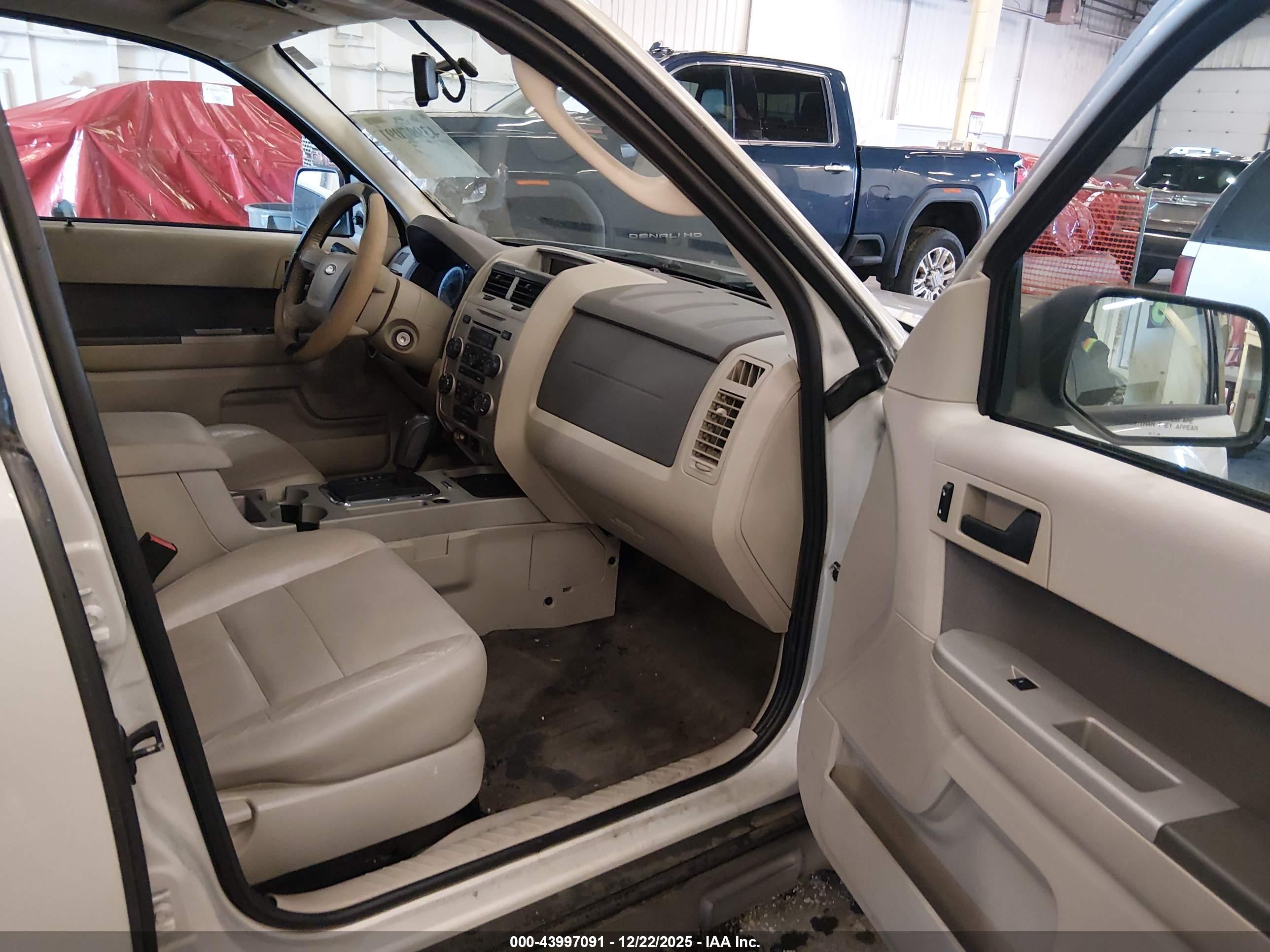 FORD ESCAPE image 5