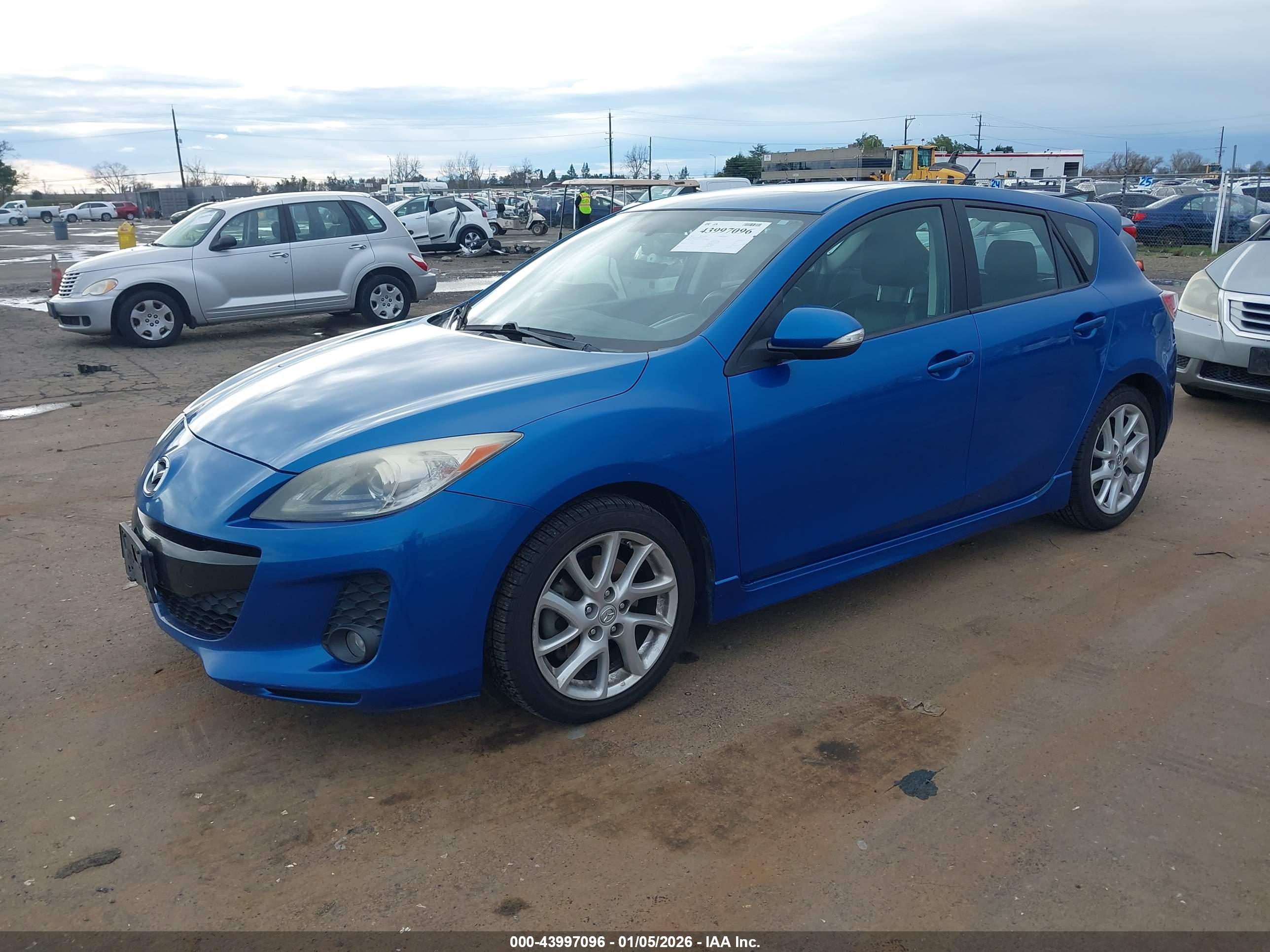 MAZDA MAZDA3 image 2