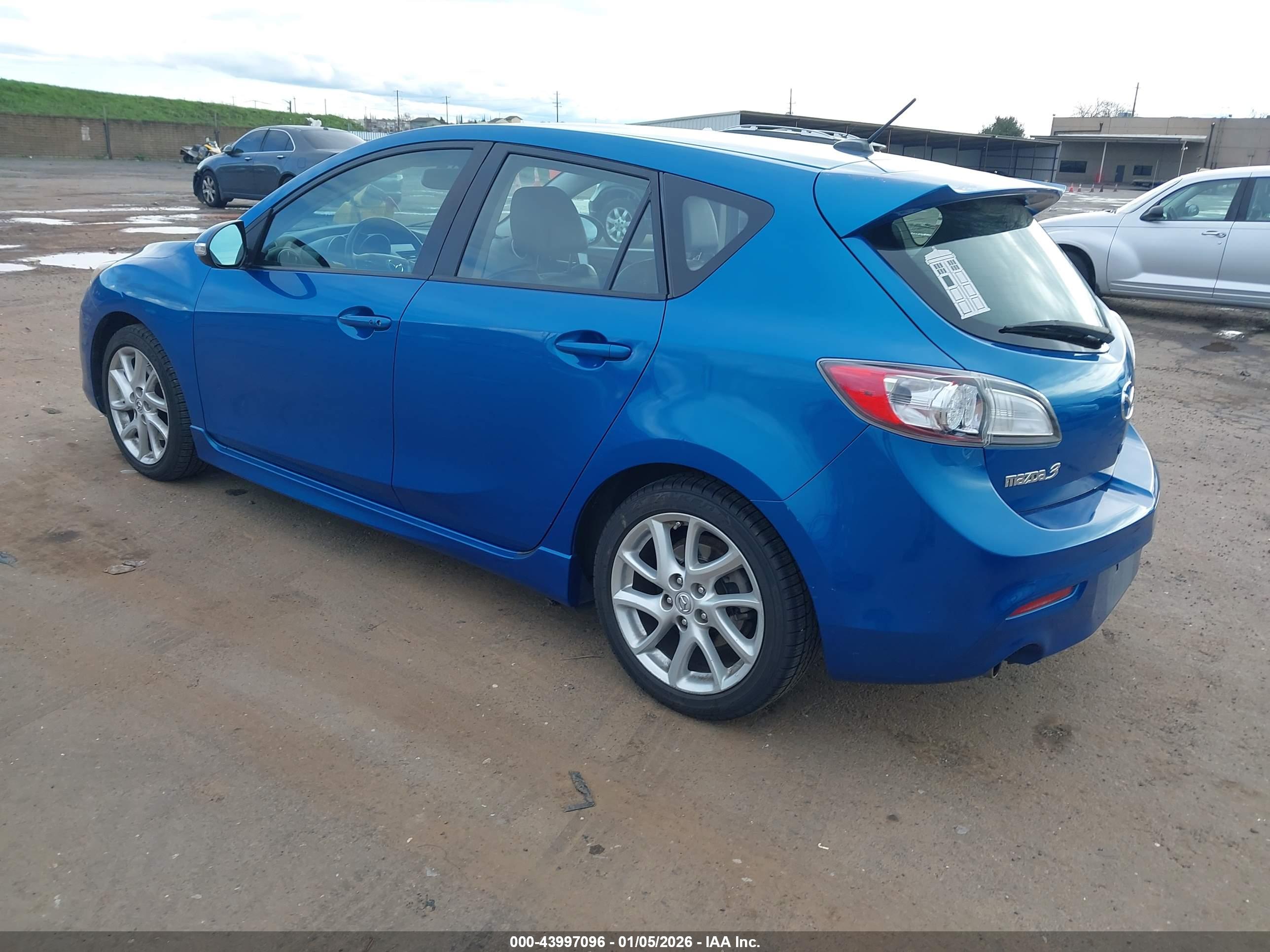 MAZDA MAZDA3 image 3