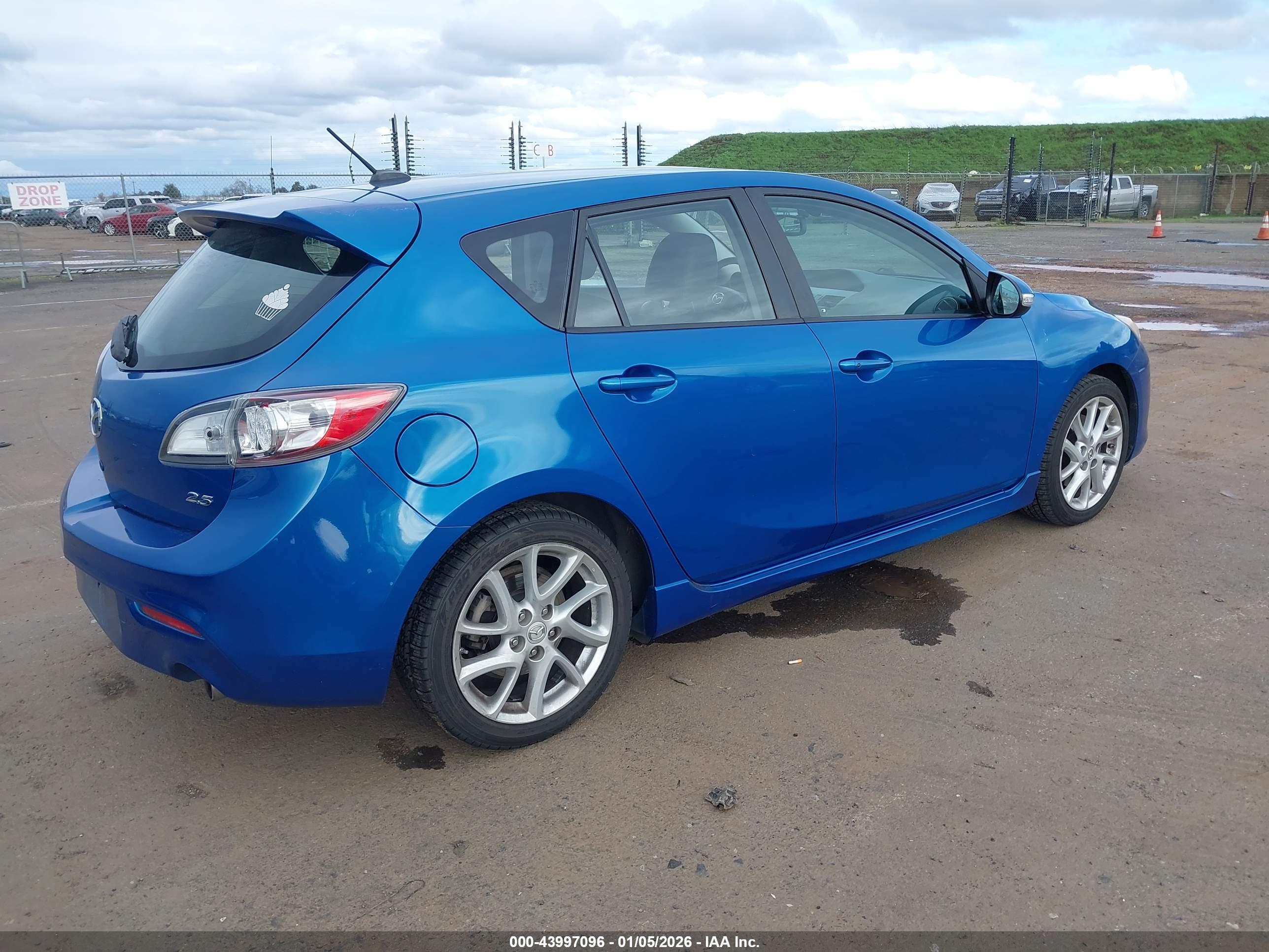 MAZDA MAZDA3 image 4
