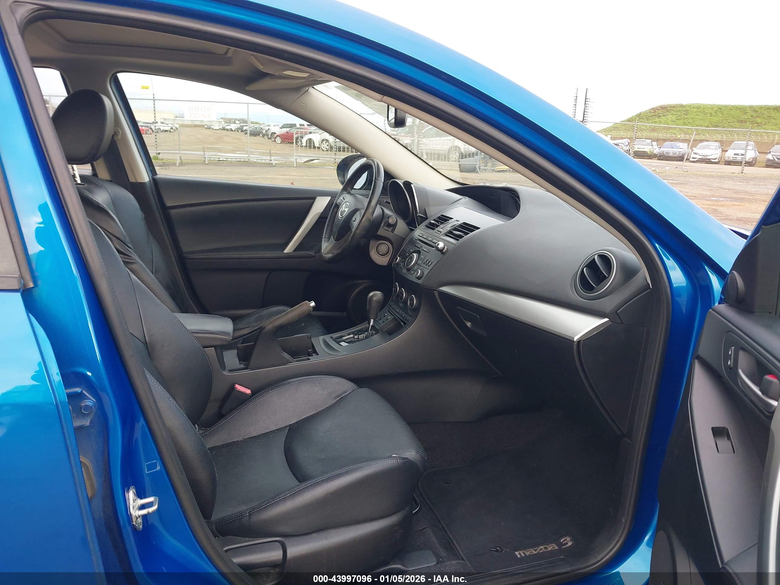 MAZDA MAZDA3 image 5