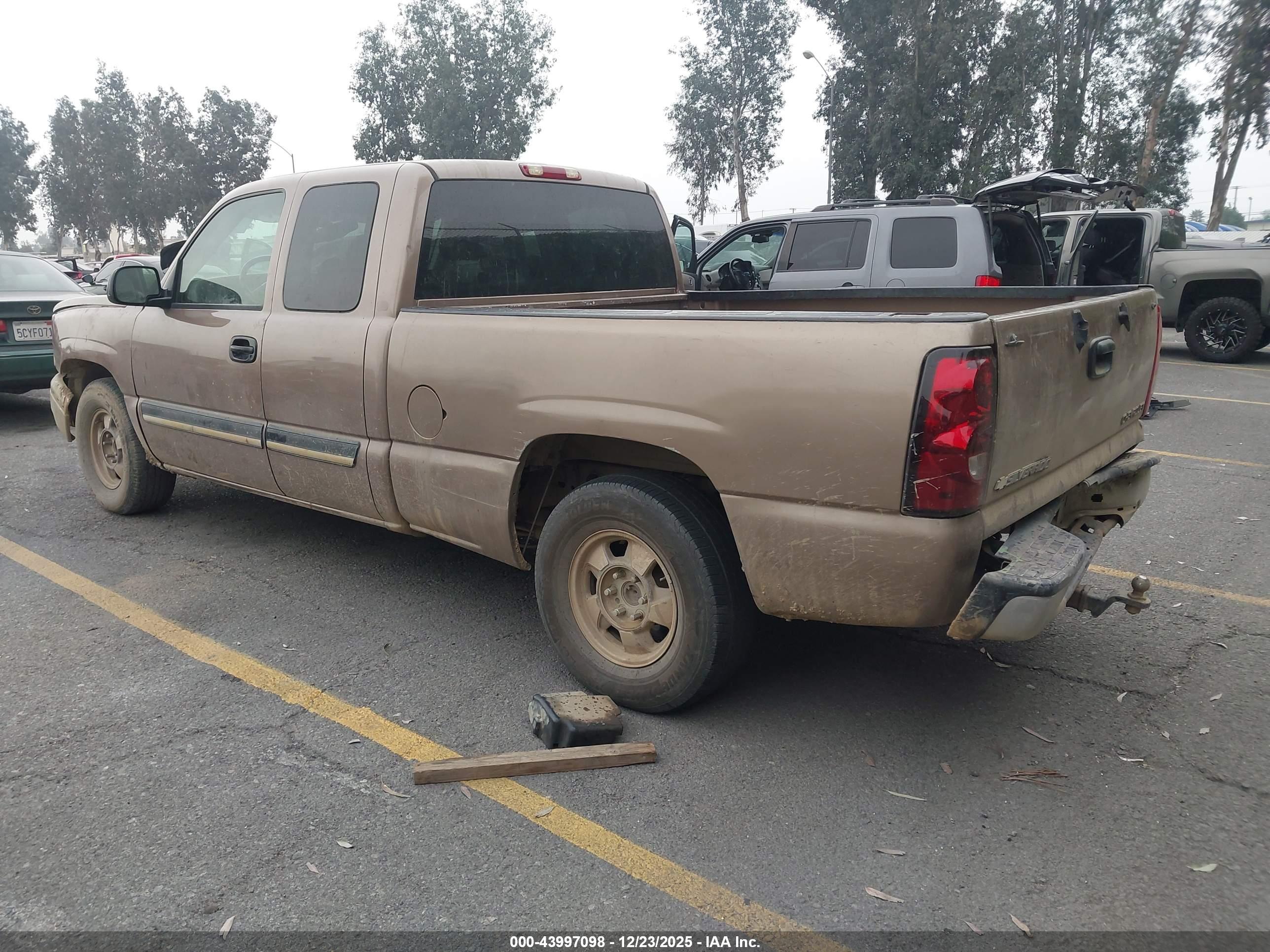 CHEVROLET SILVERADO image 3