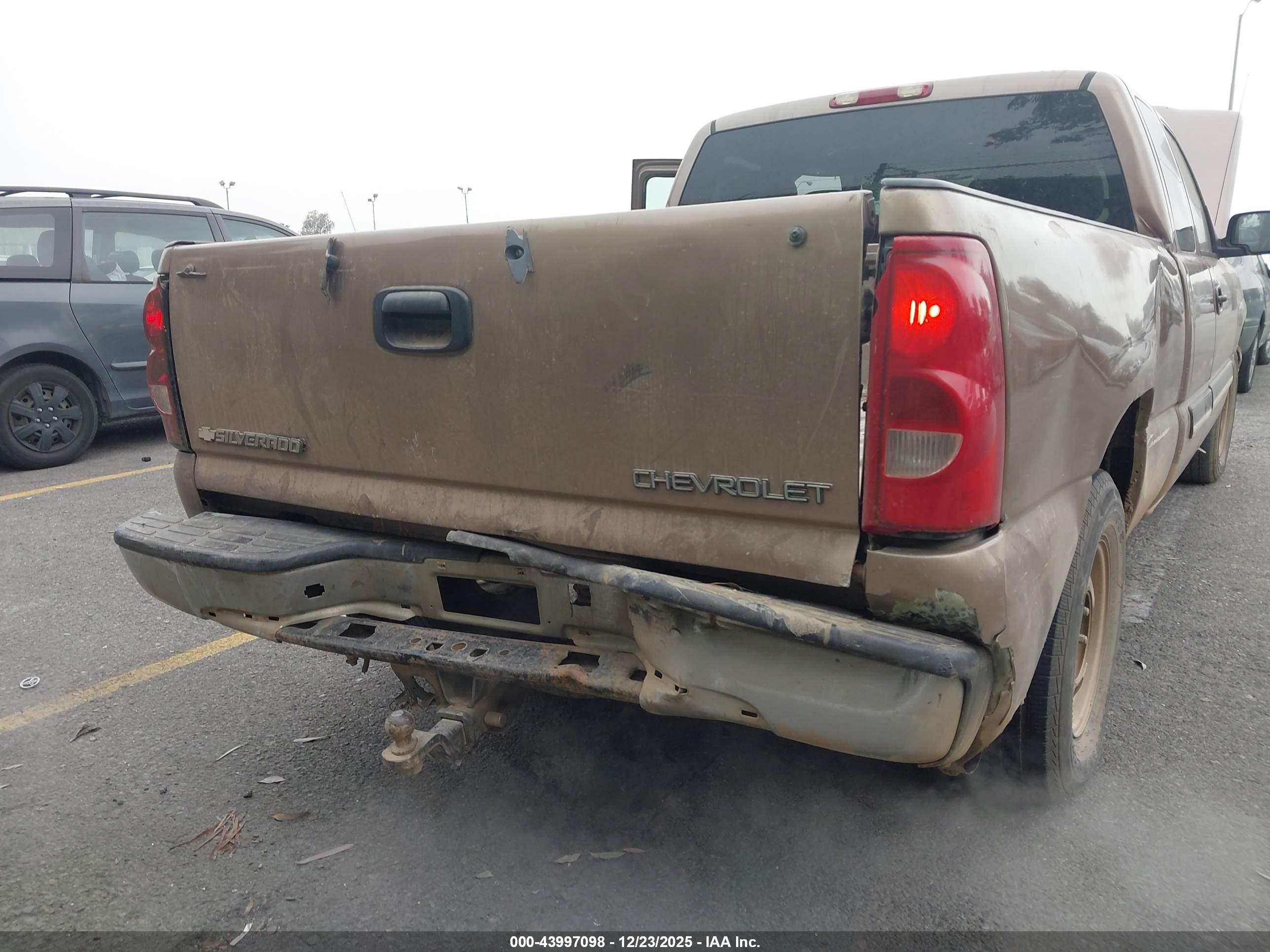 CHEVROLET SILVERADO image 6