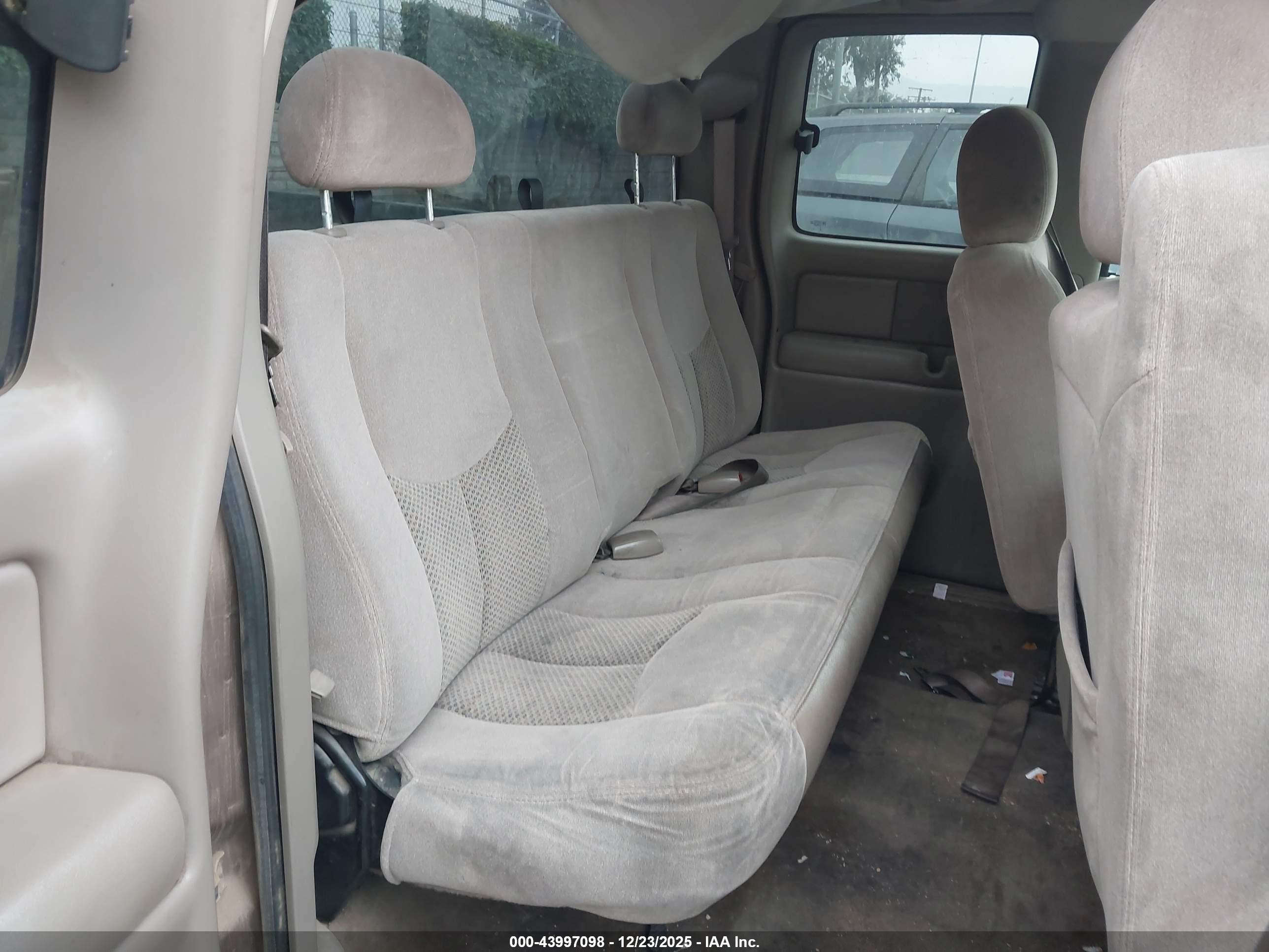 CHEVROLET SILVERADO image 8