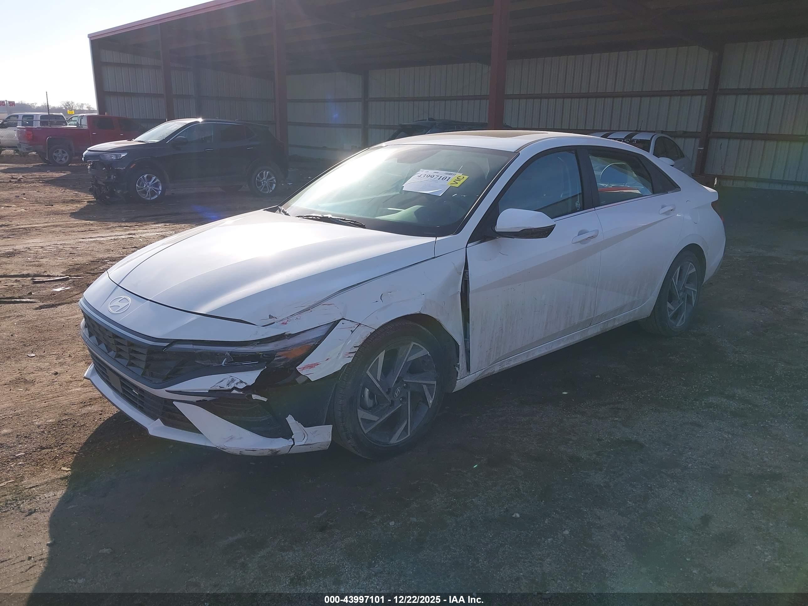 HYUNDAI ELANTRA image 2