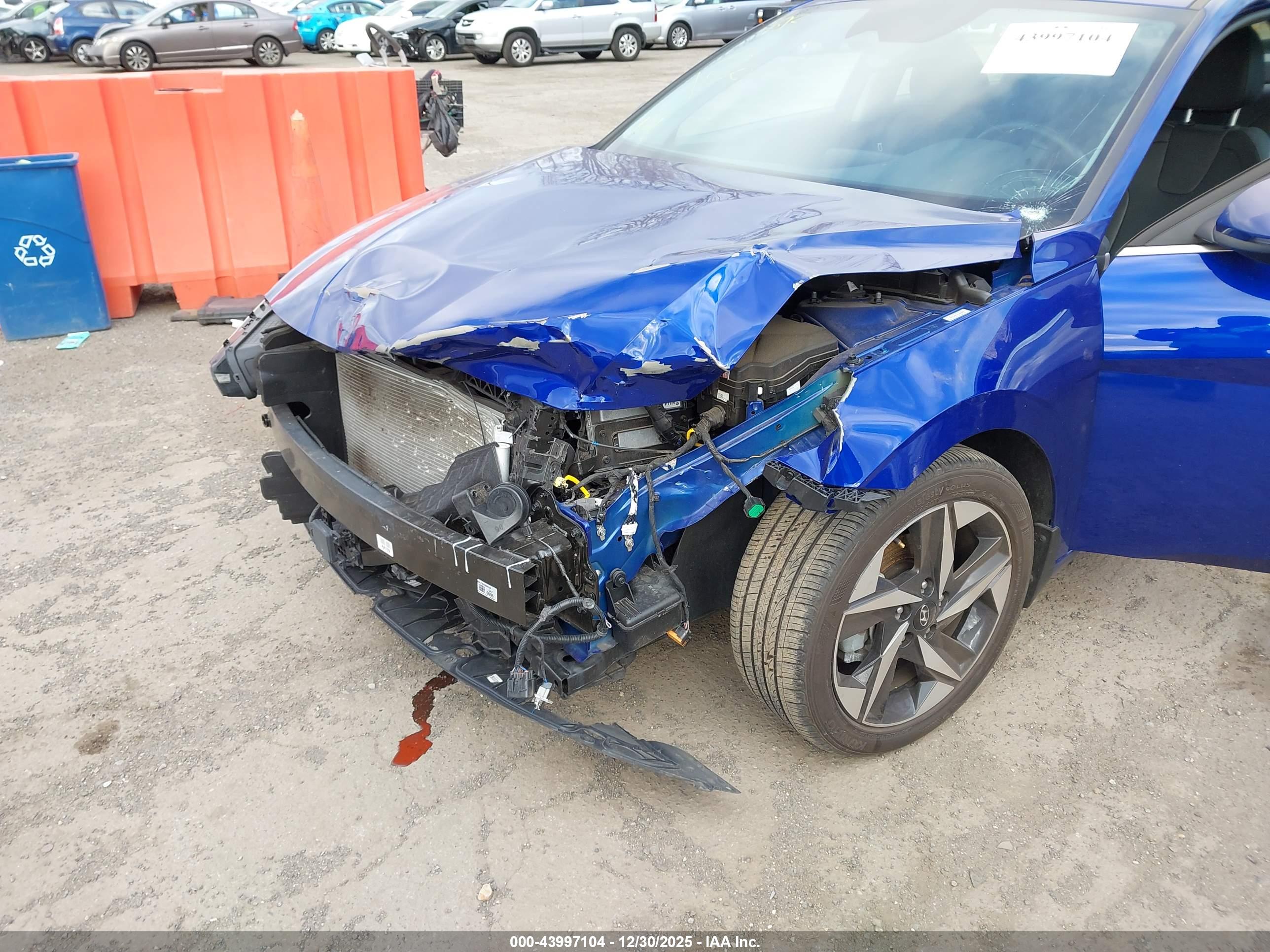 HYUNDAI ELANTRA image 6