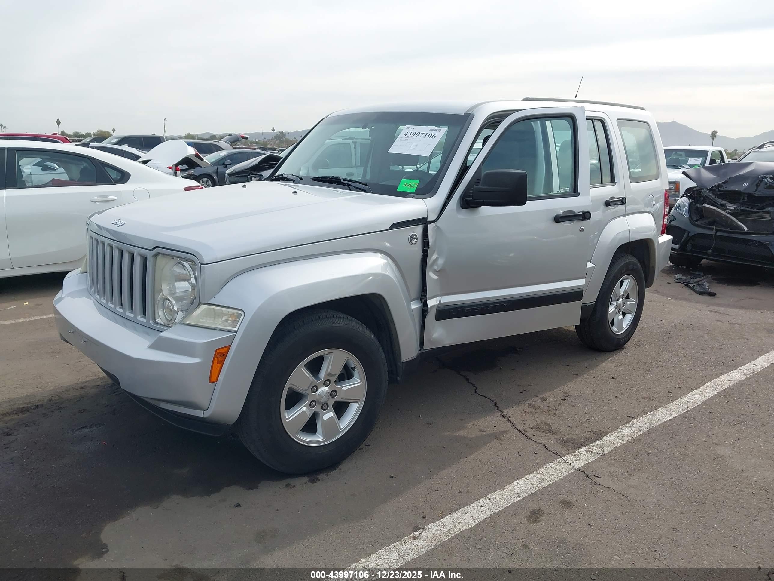 JEEP LIBERTY image 2