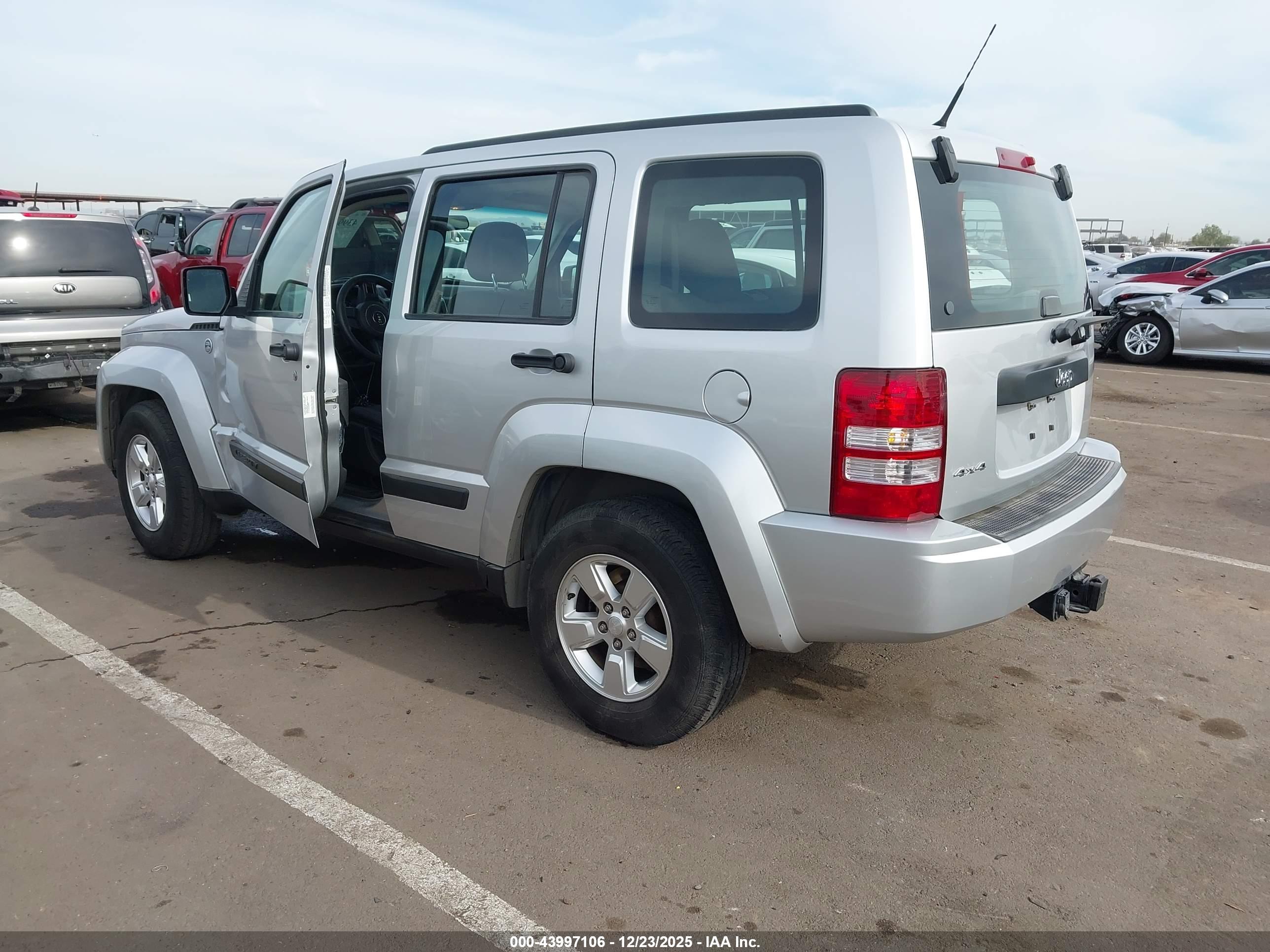 JEEP LIBERTY image 3