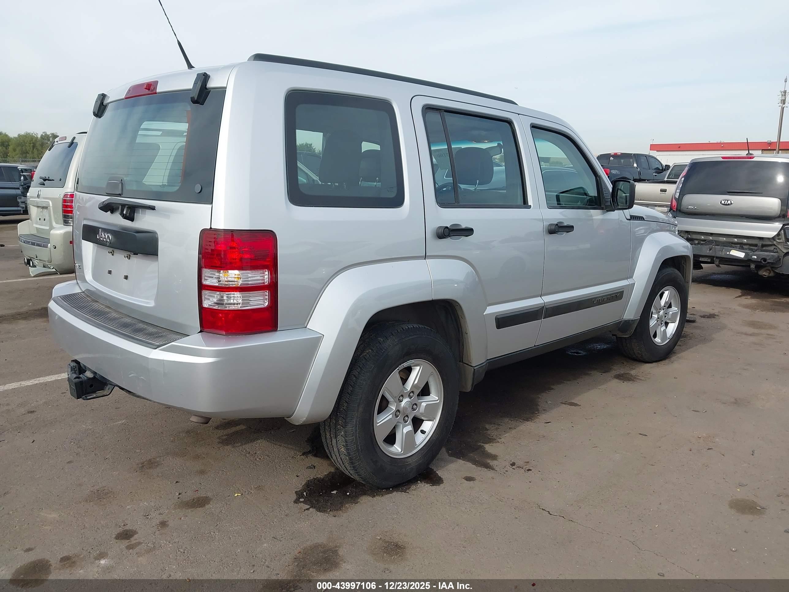 JEEP LIBERTY image 4