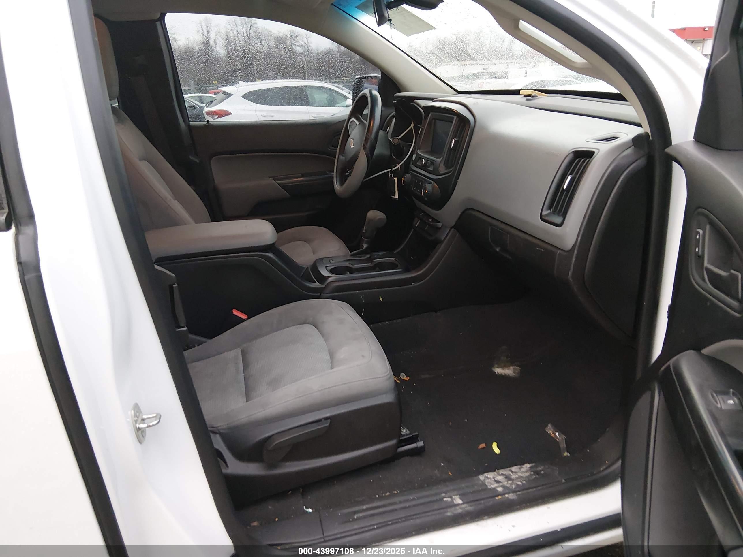 CHEVROLET COLORADO image 5