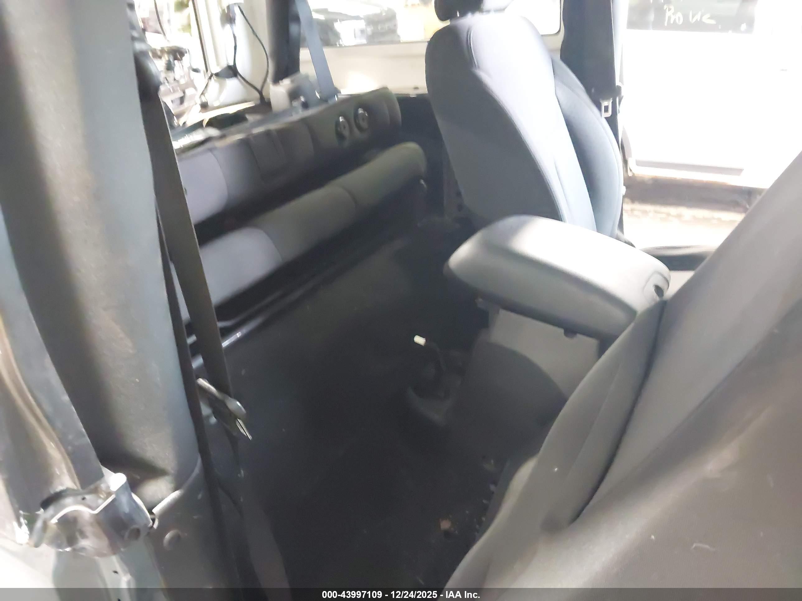 JEEP WRANGLER image 8