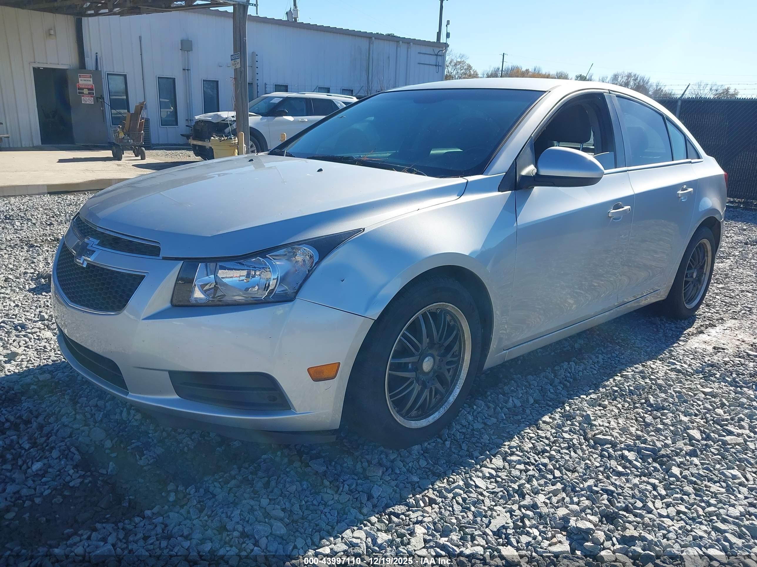 CHEVROLET CRUZE image 2