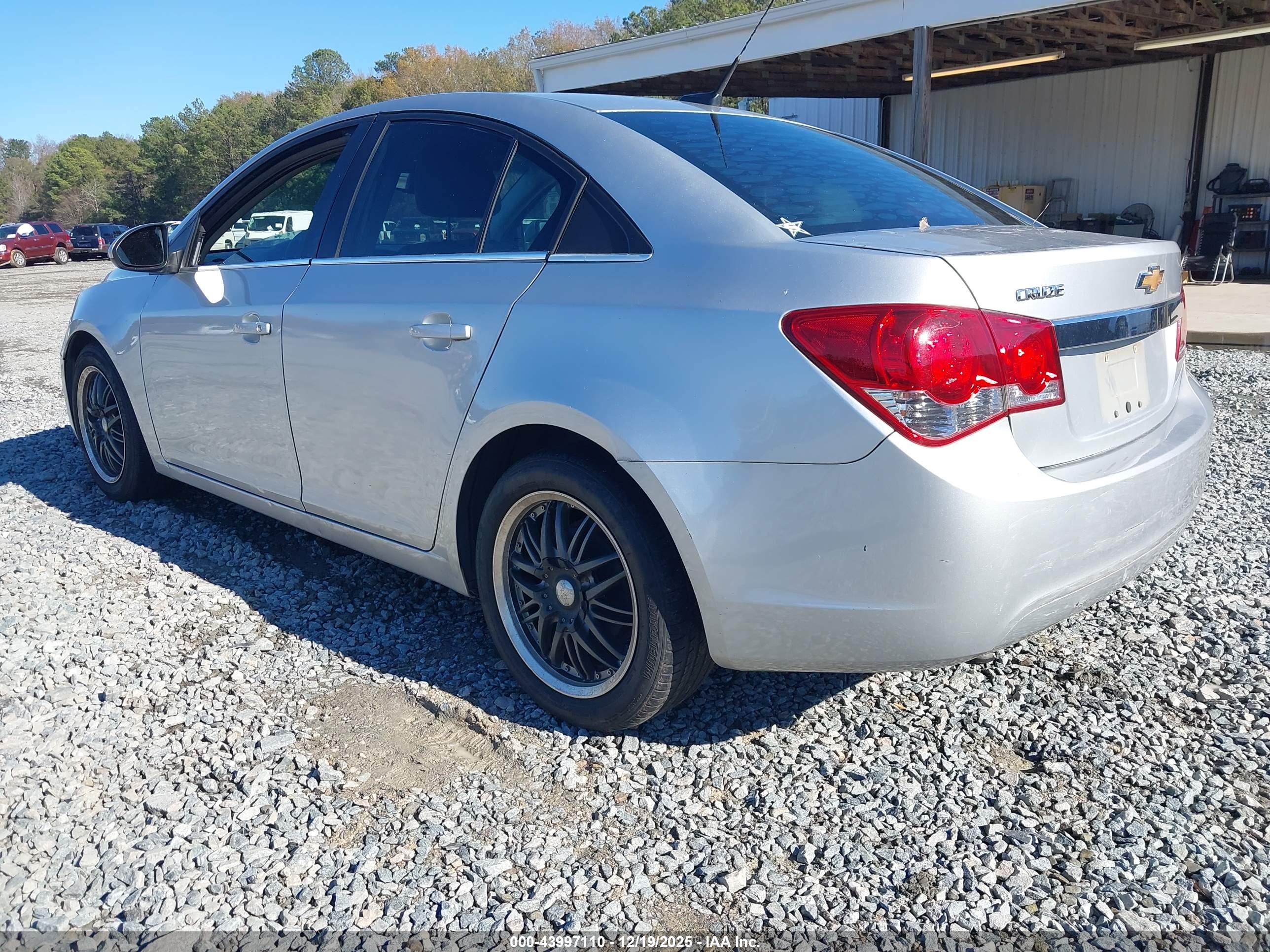 CHEVROLET CRUZE image 3