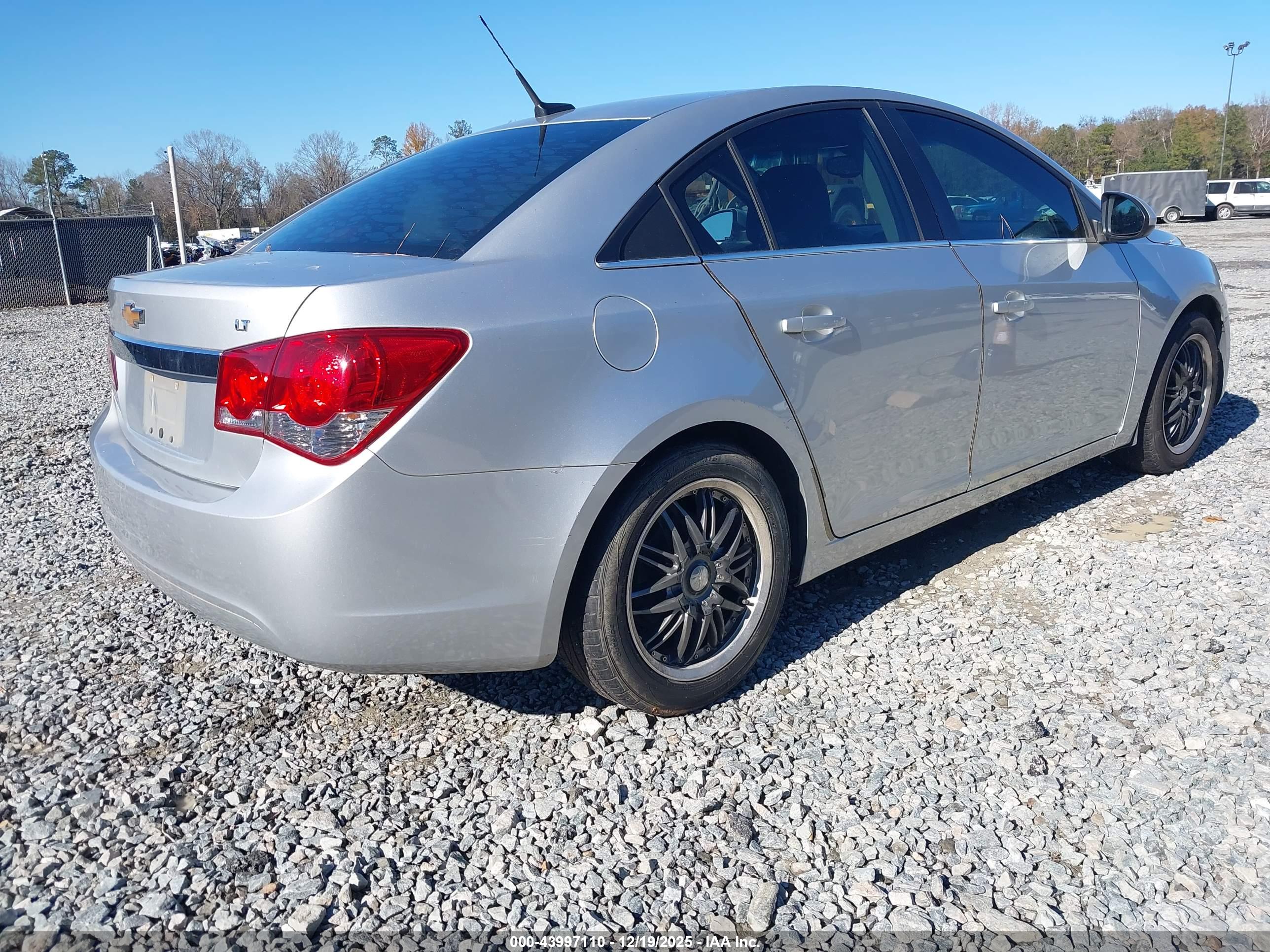CHEVROLET CRUZE image 4