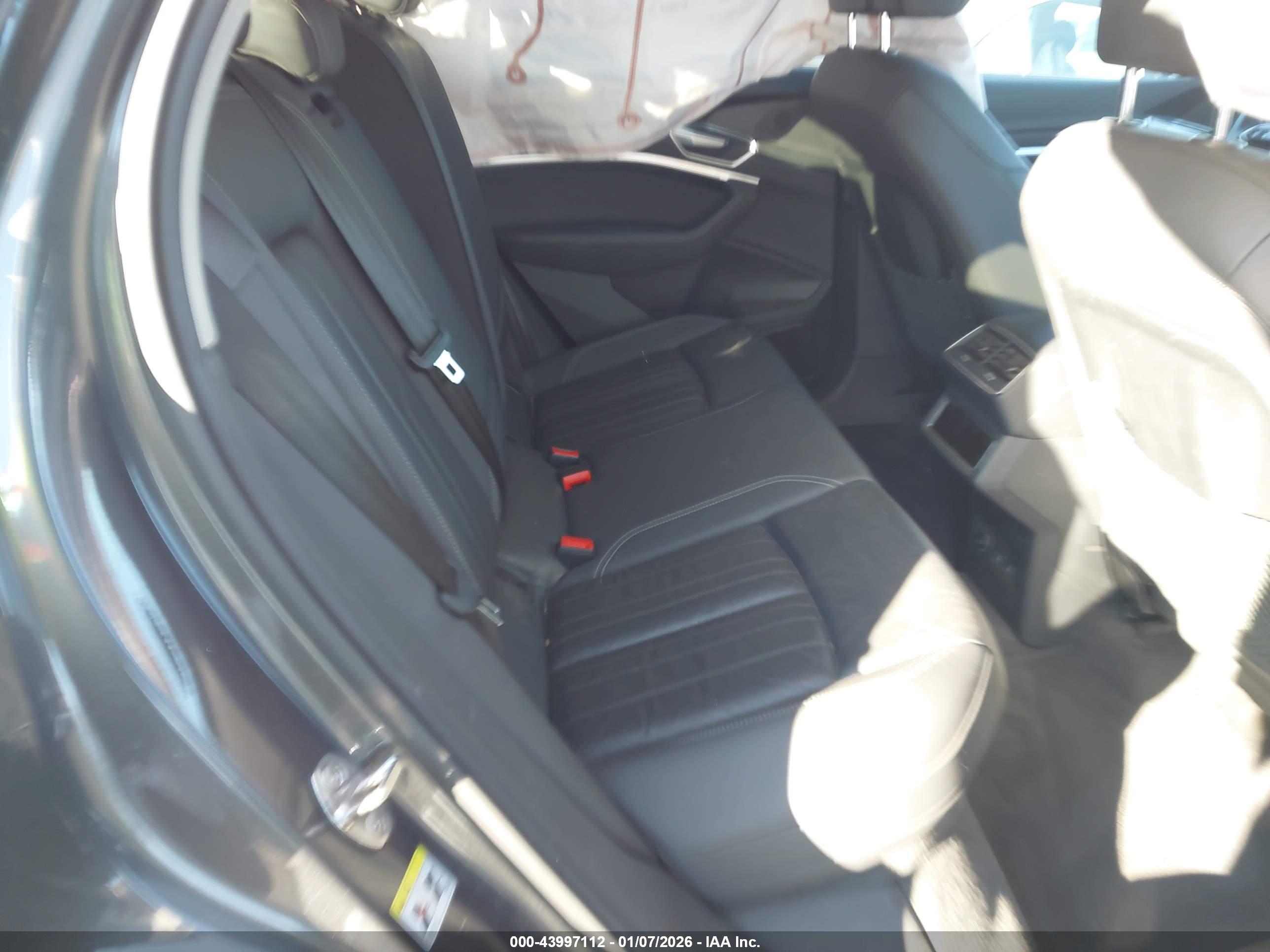 AUDI E-TRON image 8