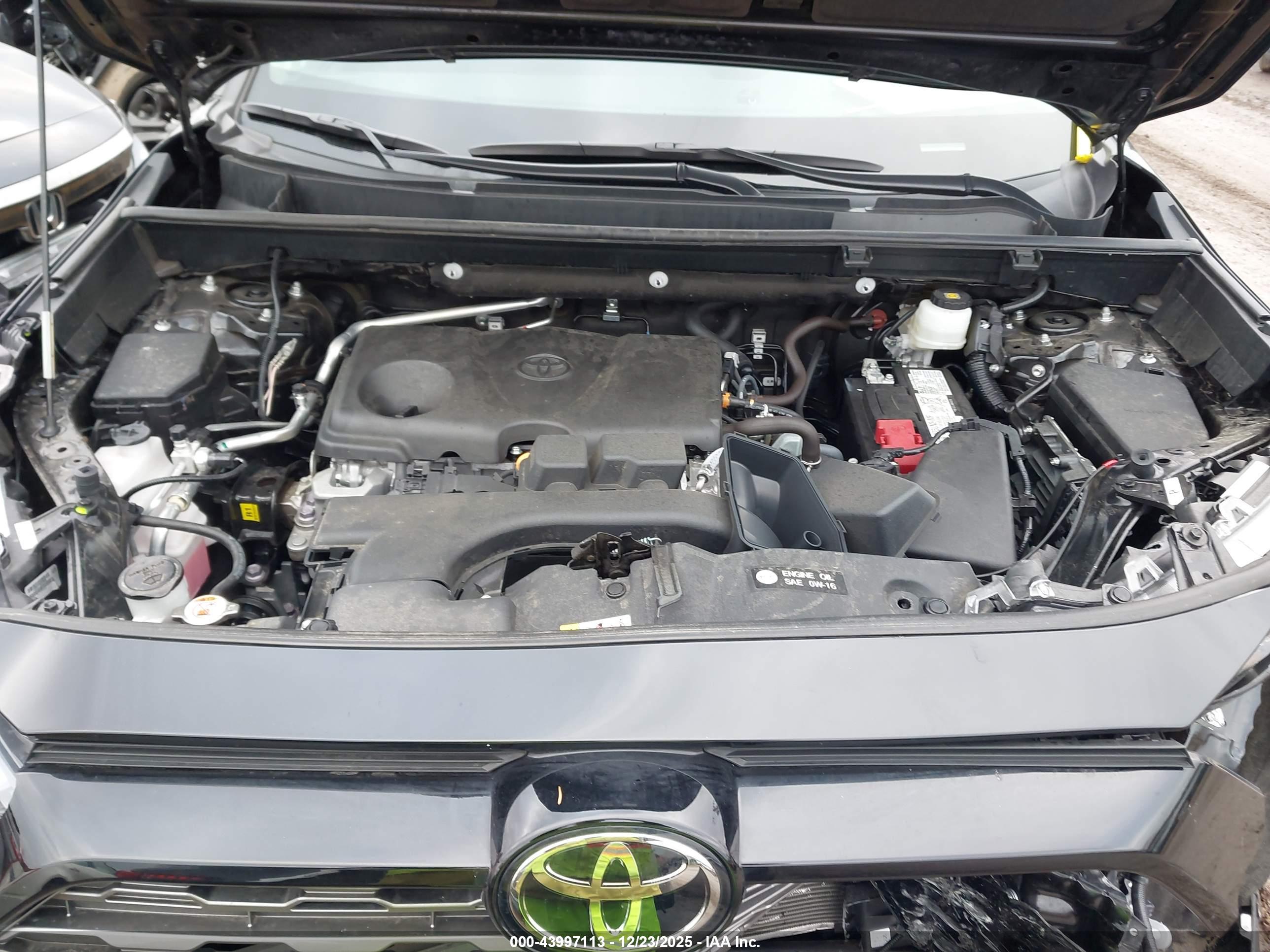 TOYOTA RAV4 image 10