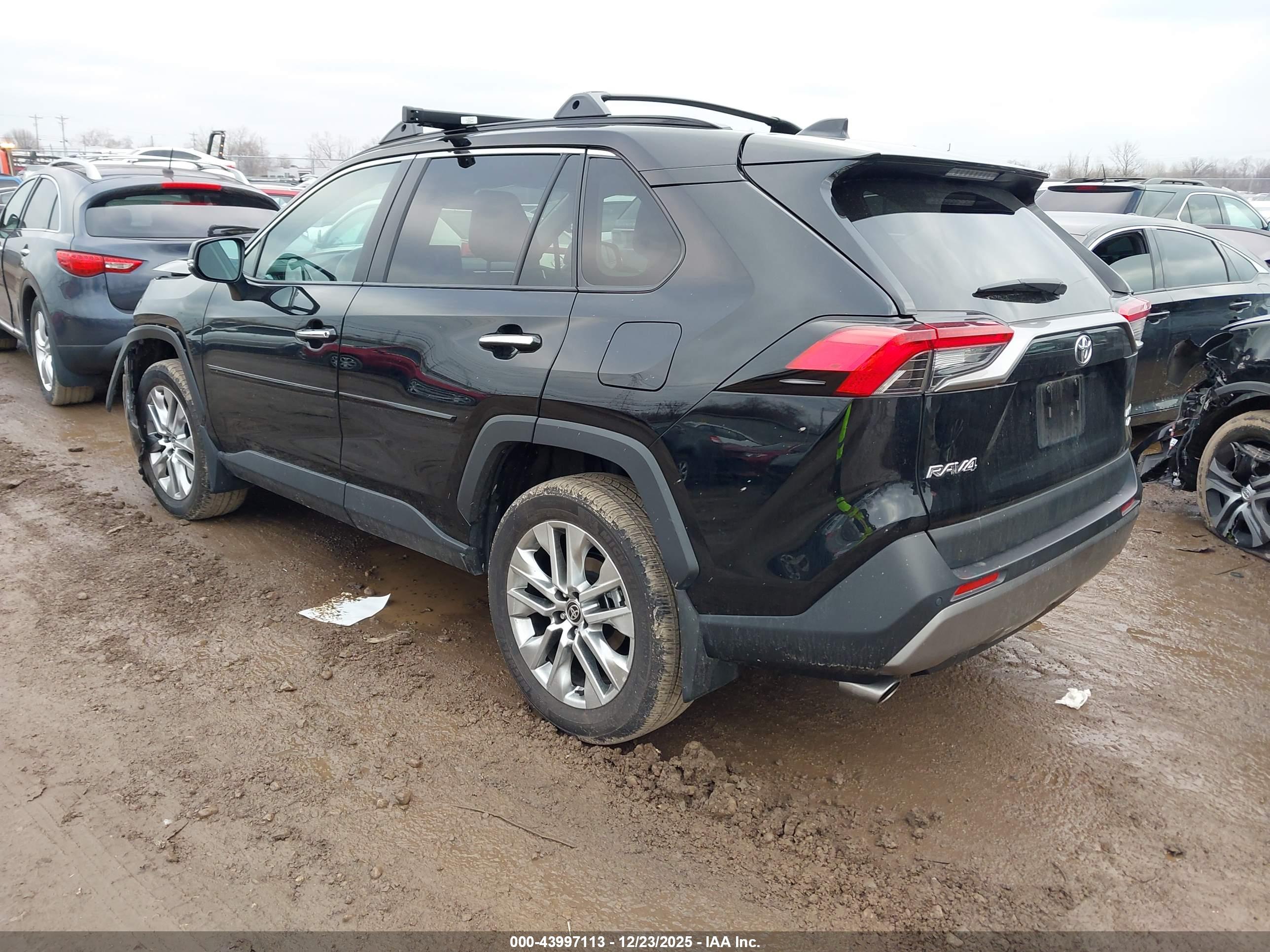 TOYOTA RAV4 image 3