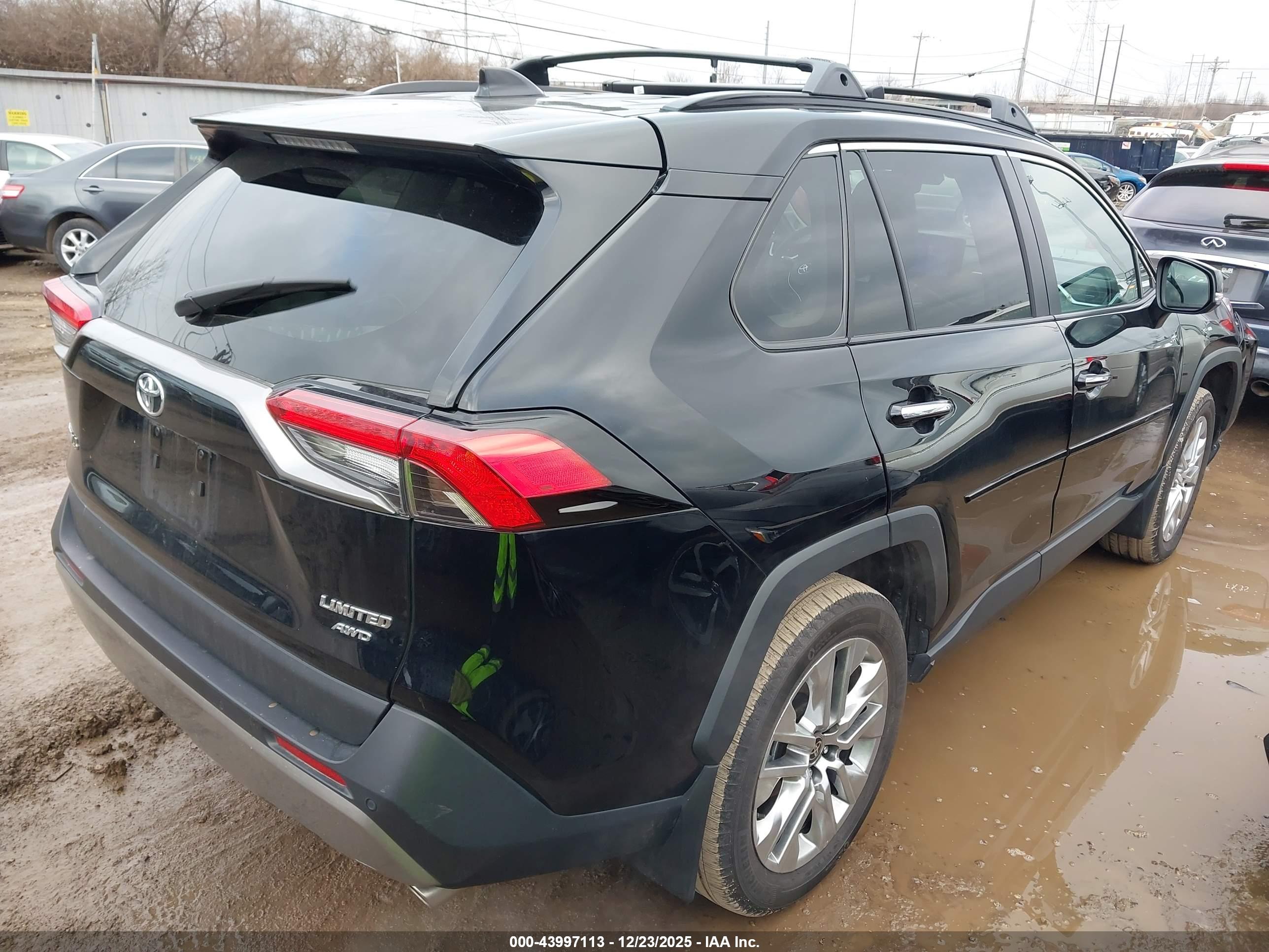 TOYOTA RAV4 image 4