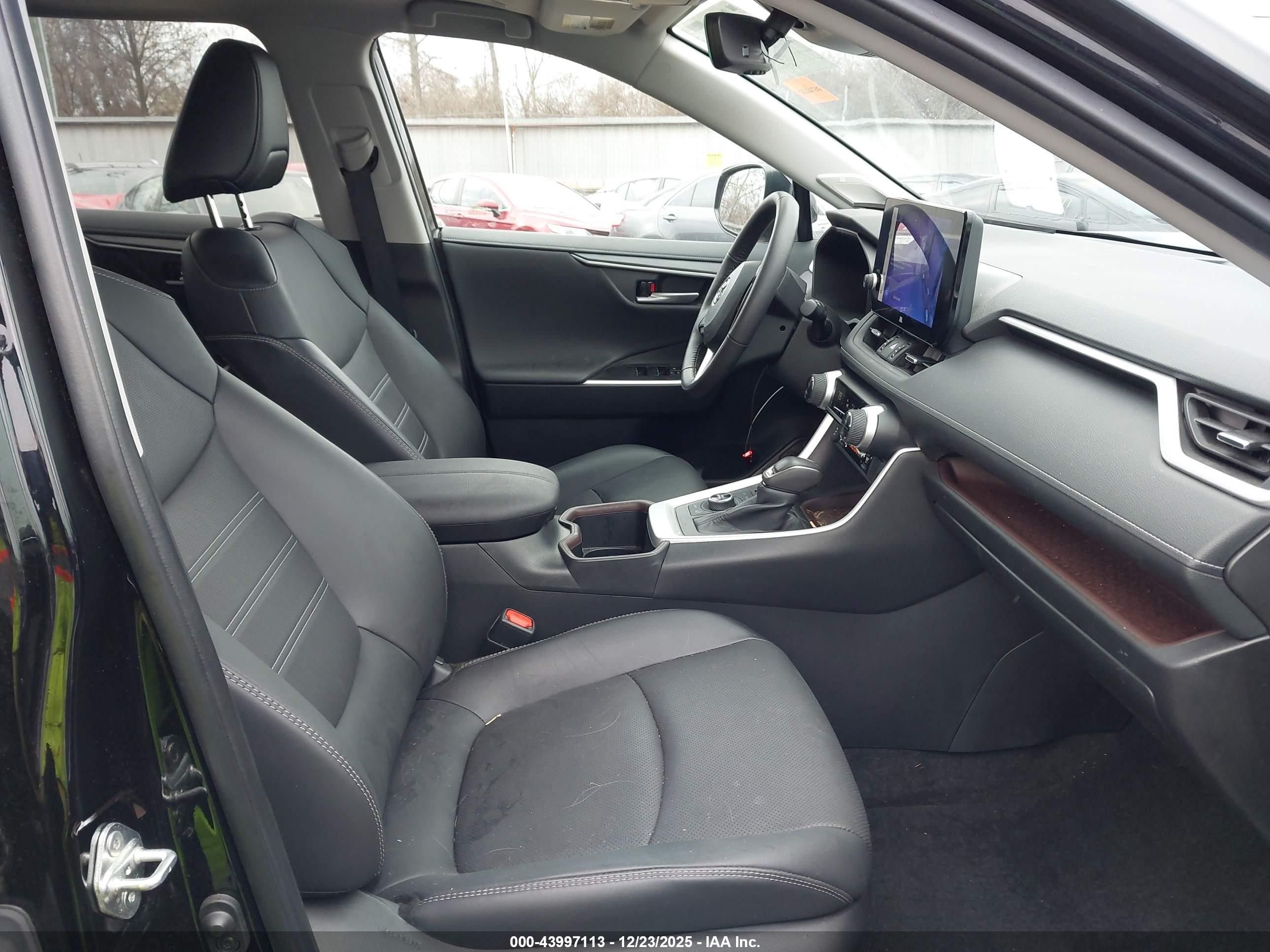 TOYOTA RAV4 image 5