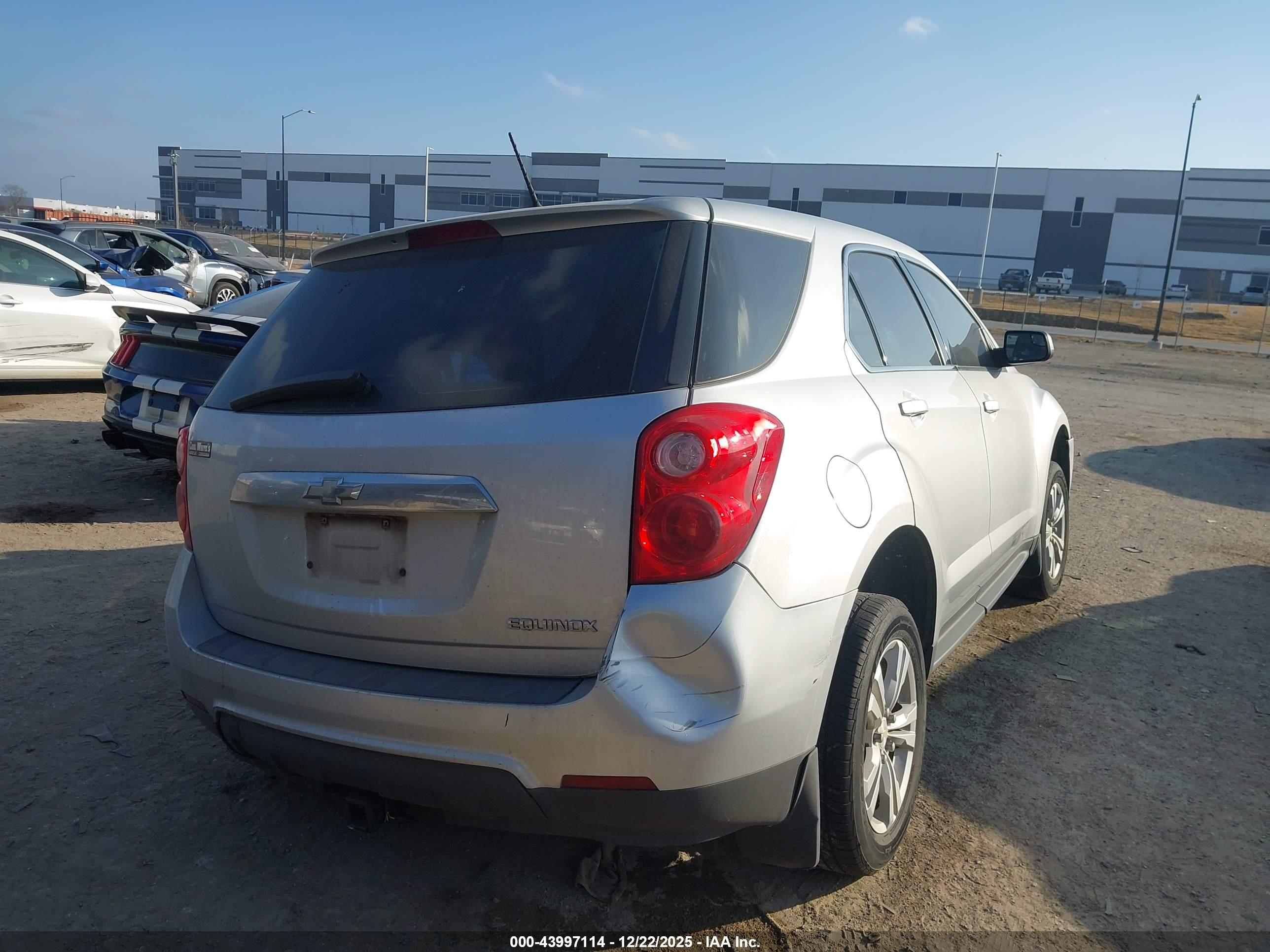 CHEVROLET EQUINOX image 4