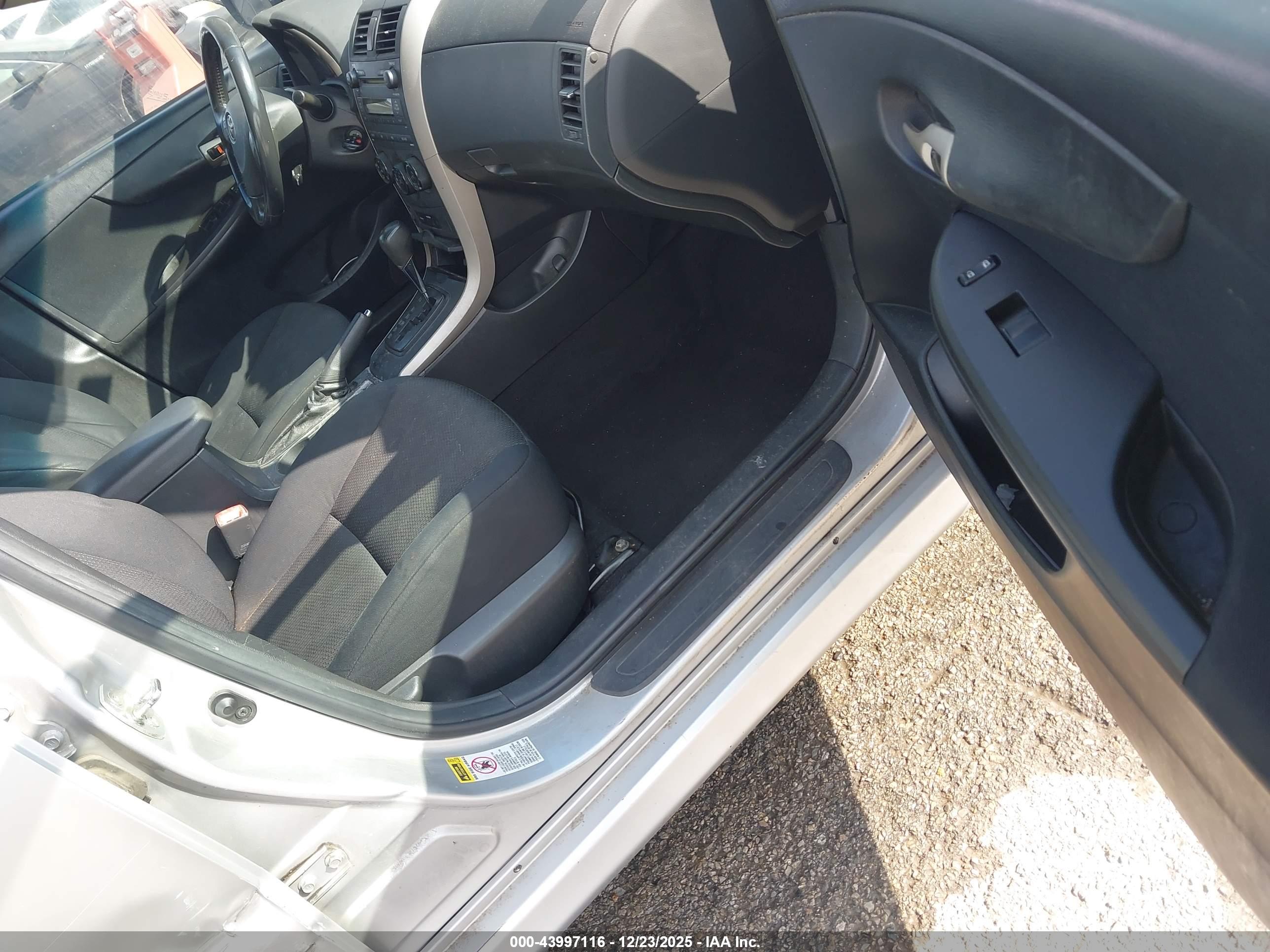 TOYOTA COROLLA image 5