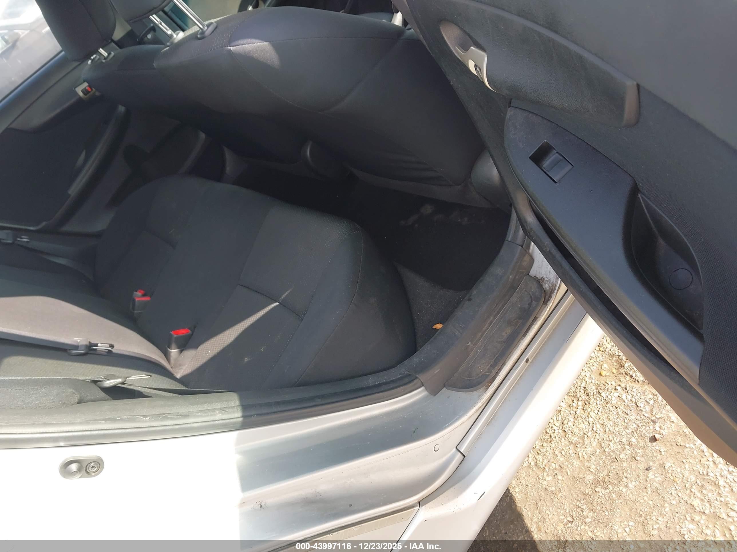 TOYOTA COROLLA image 8