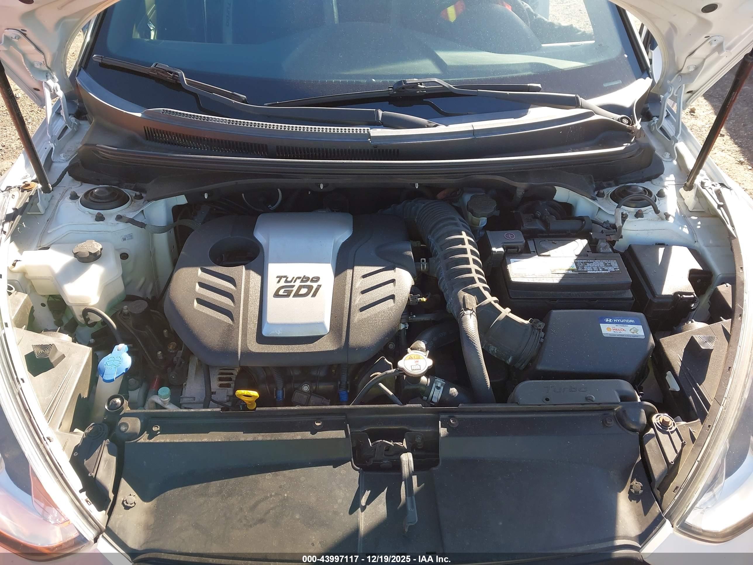 HYUNDAI VELOSTER image 10
