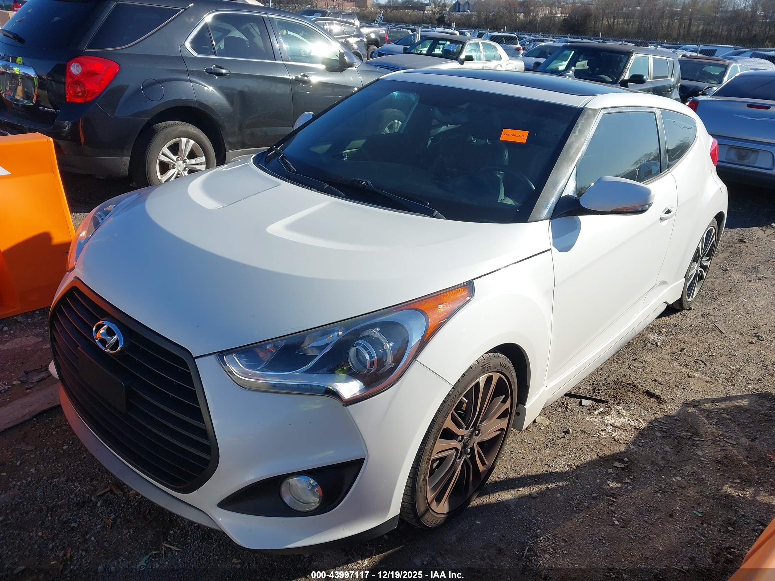 HYUNDAI VELOSTER image 6
