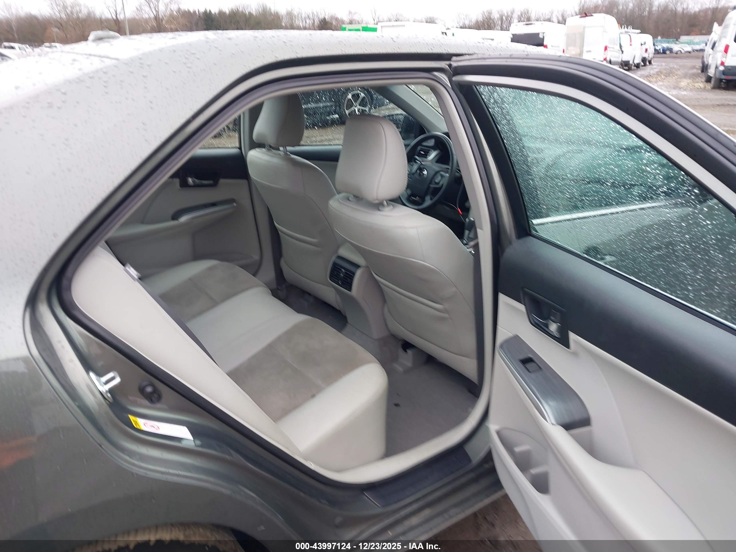 TOYOTA CAMRY image 8