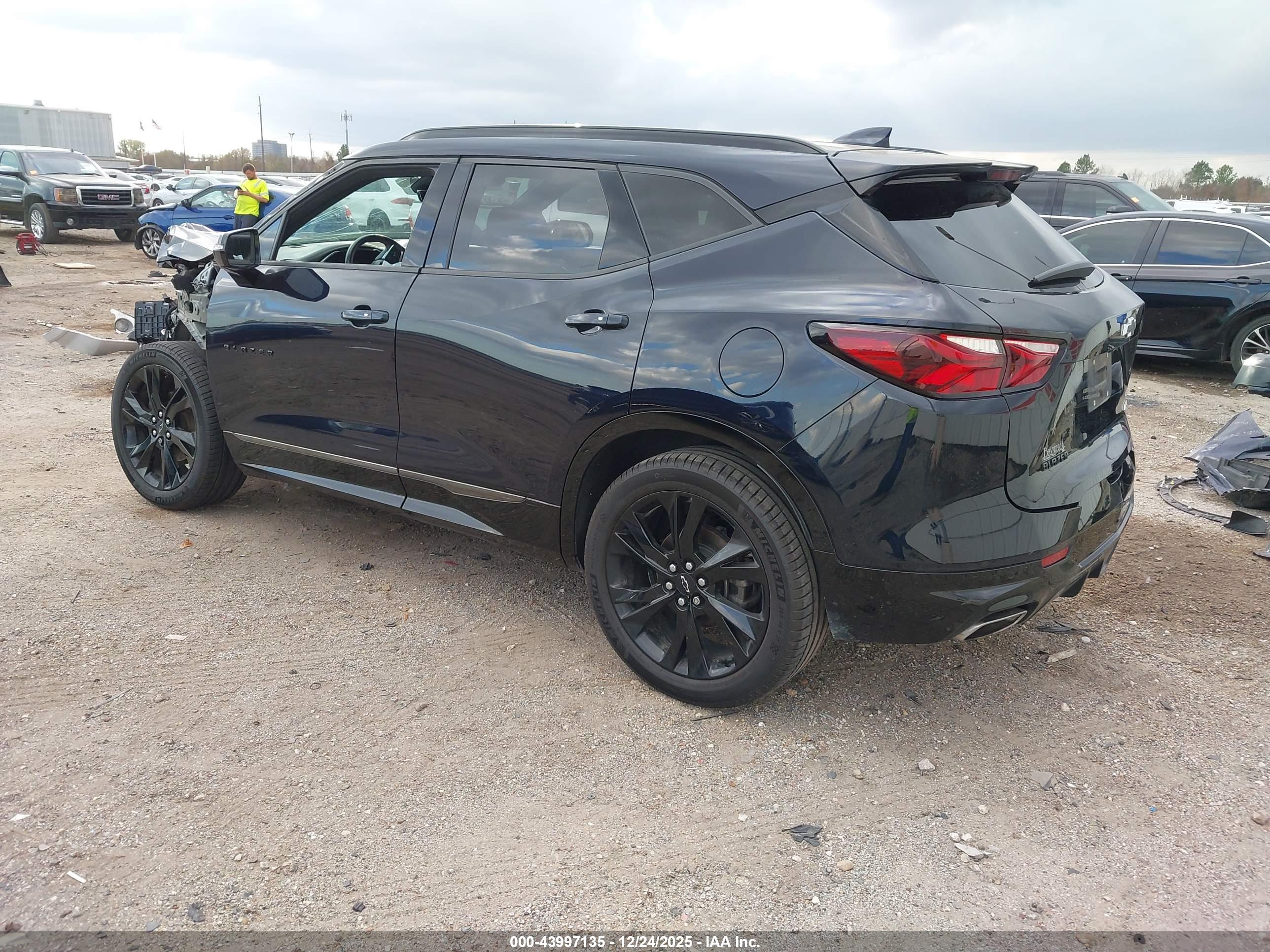 CHEVROLET BLAZER image 3