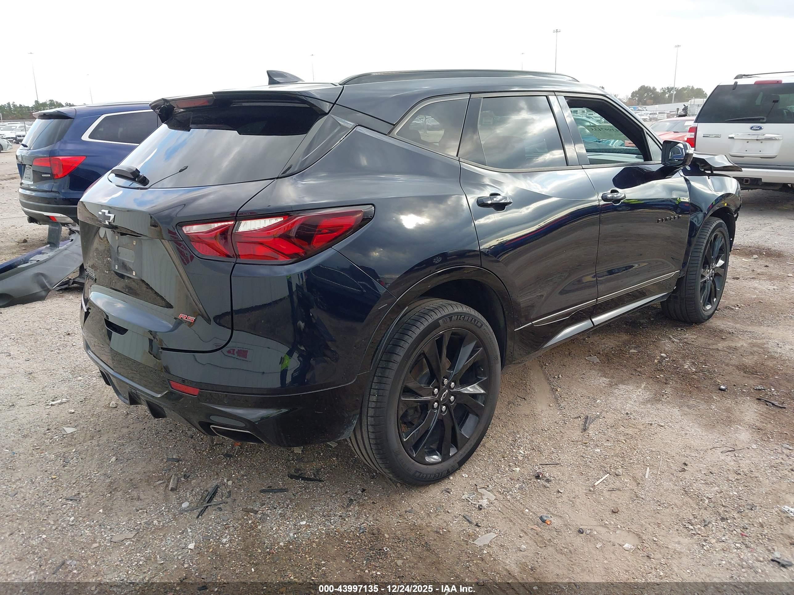 CHEVROLET BLAZER image 4