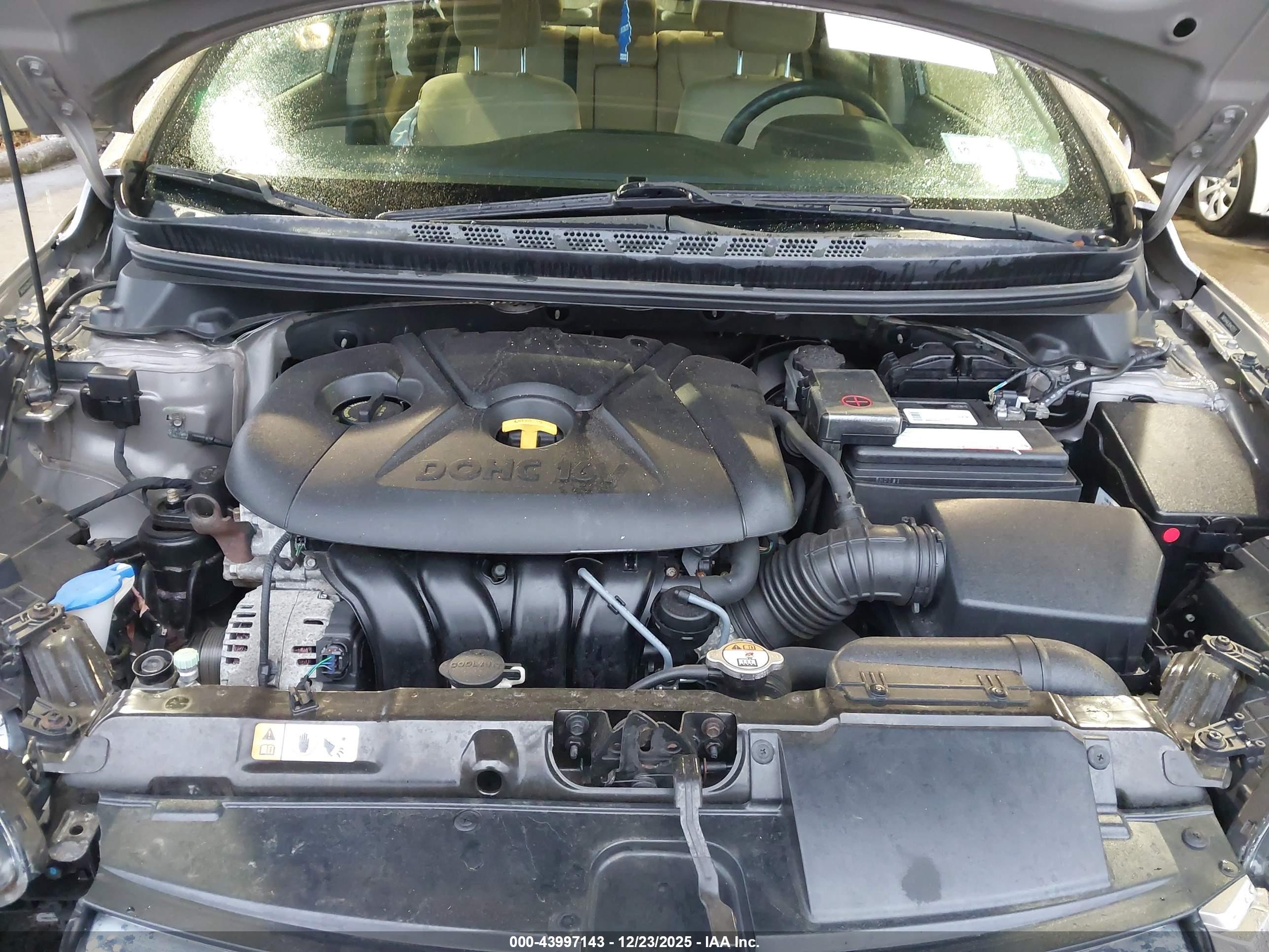 HYUNDAI ELANTRA image 10