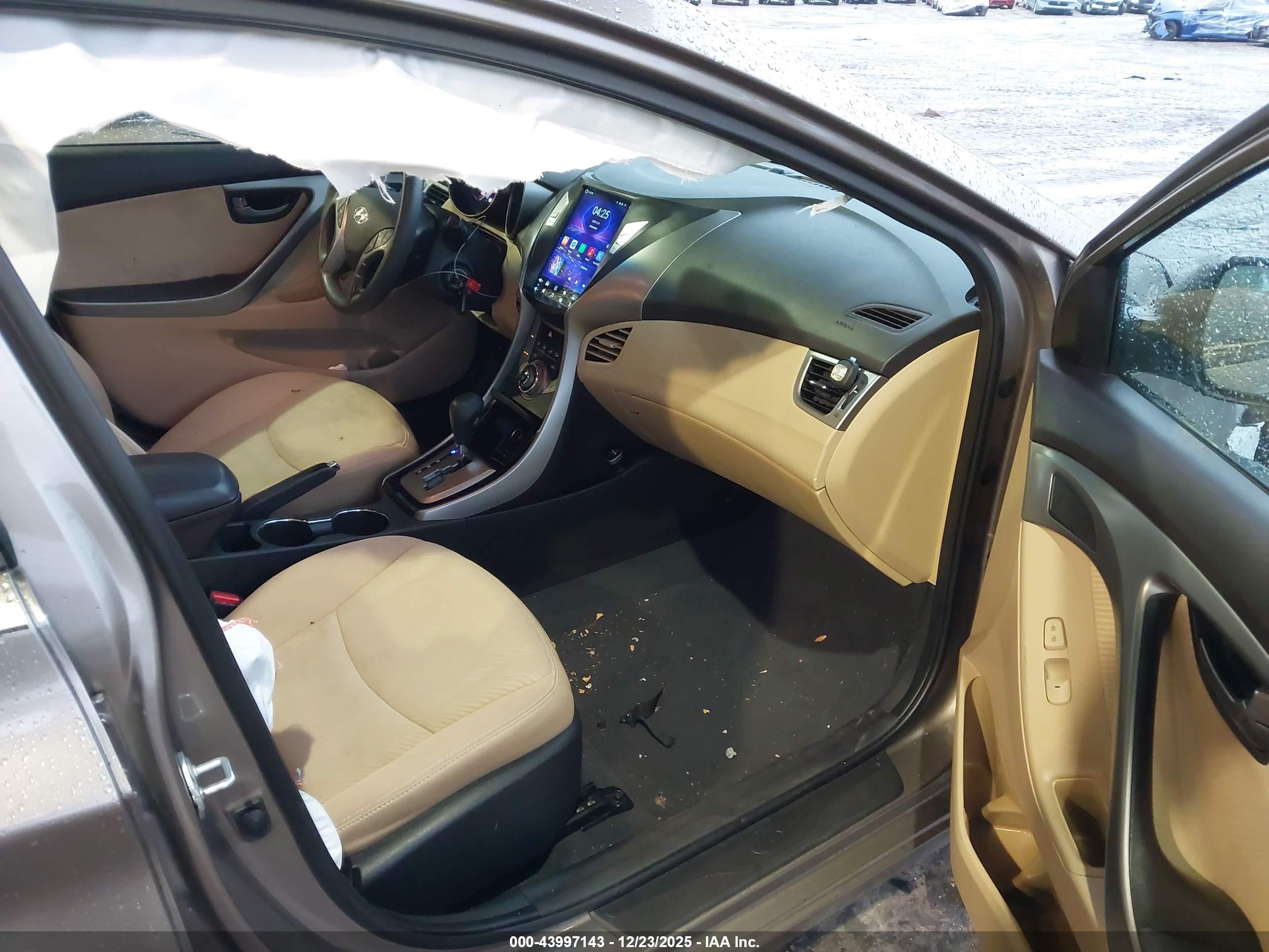 HYUNDAI ELANTRA image 5