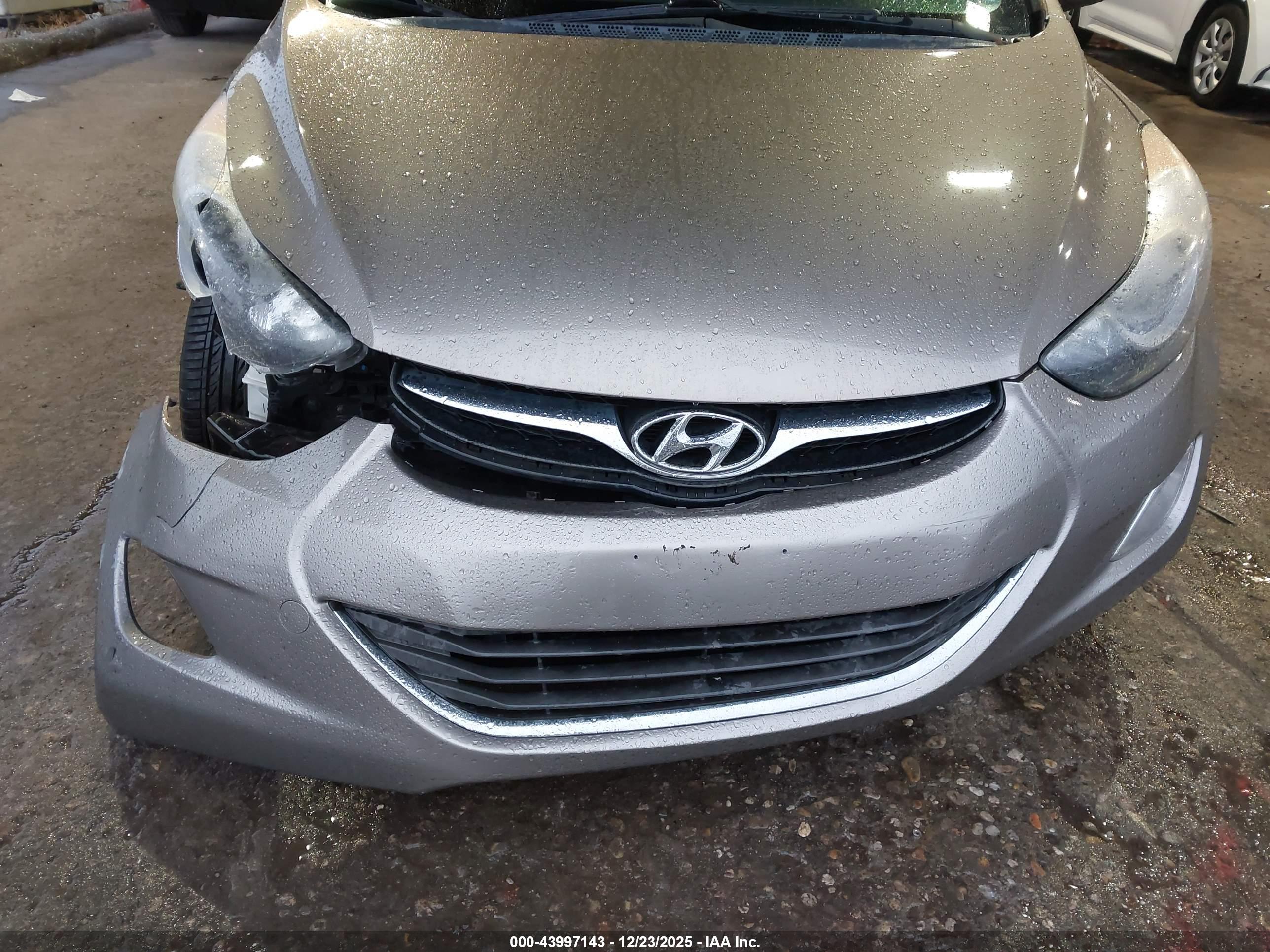 HYUNDAI ELANTRA image 6