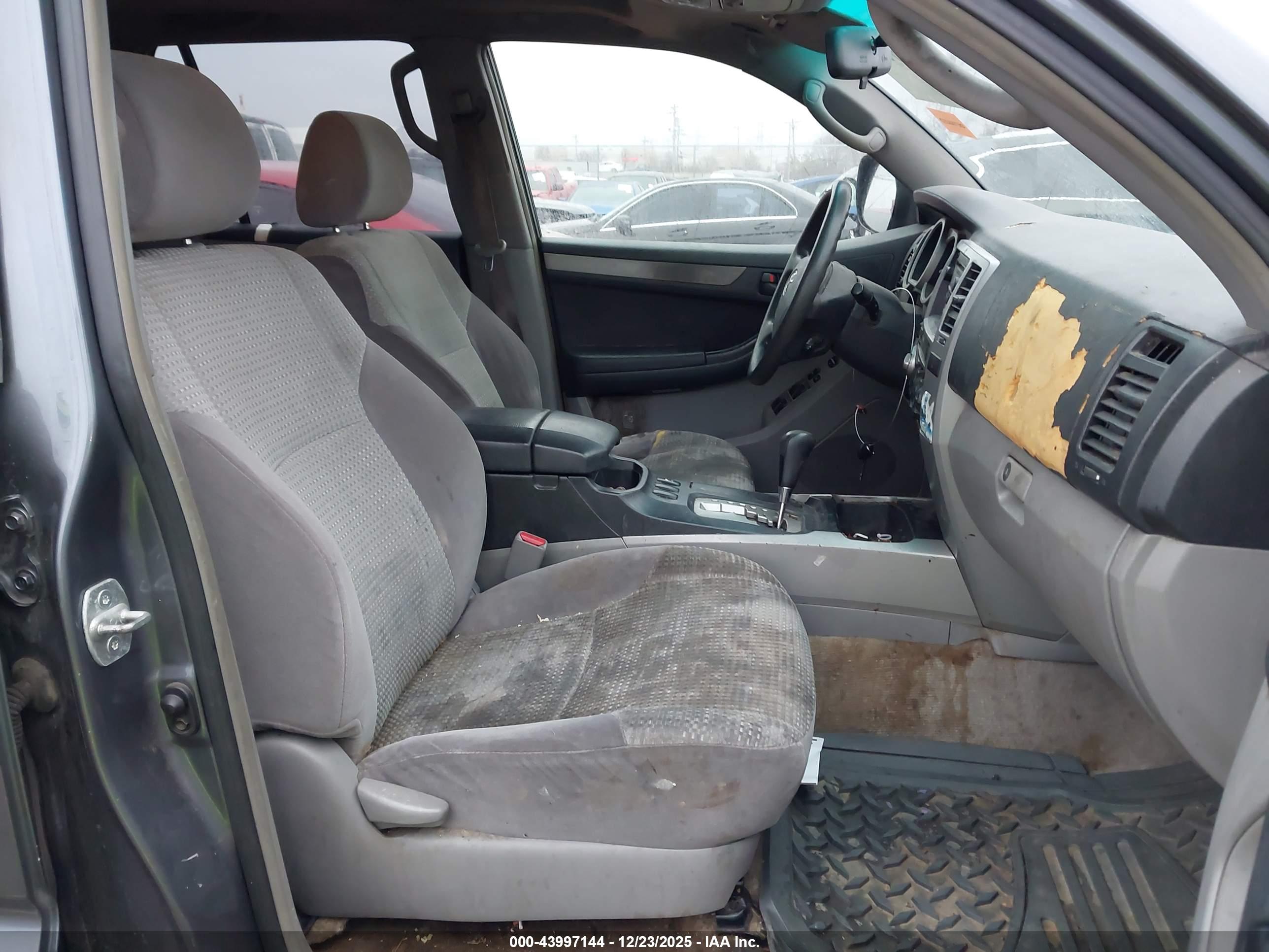 TOYOTA 4RUNNER image 5