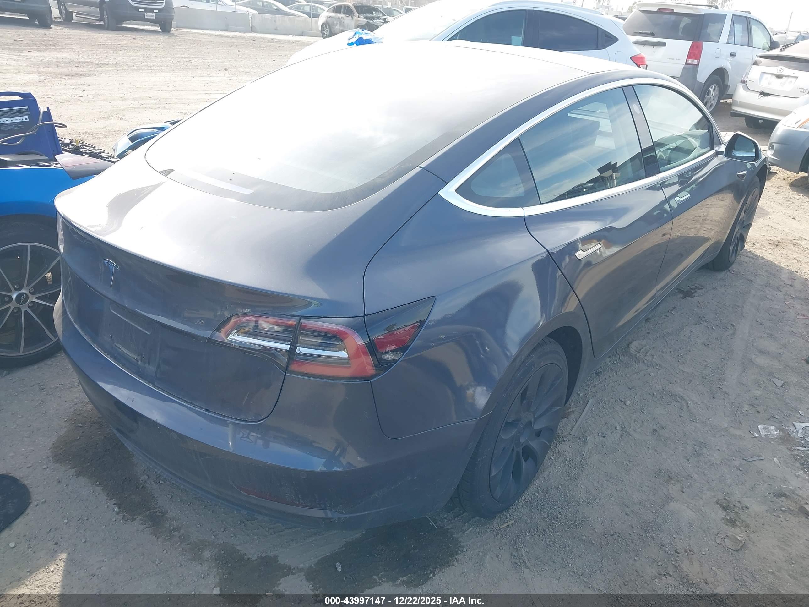 TESLA MODEL image 4