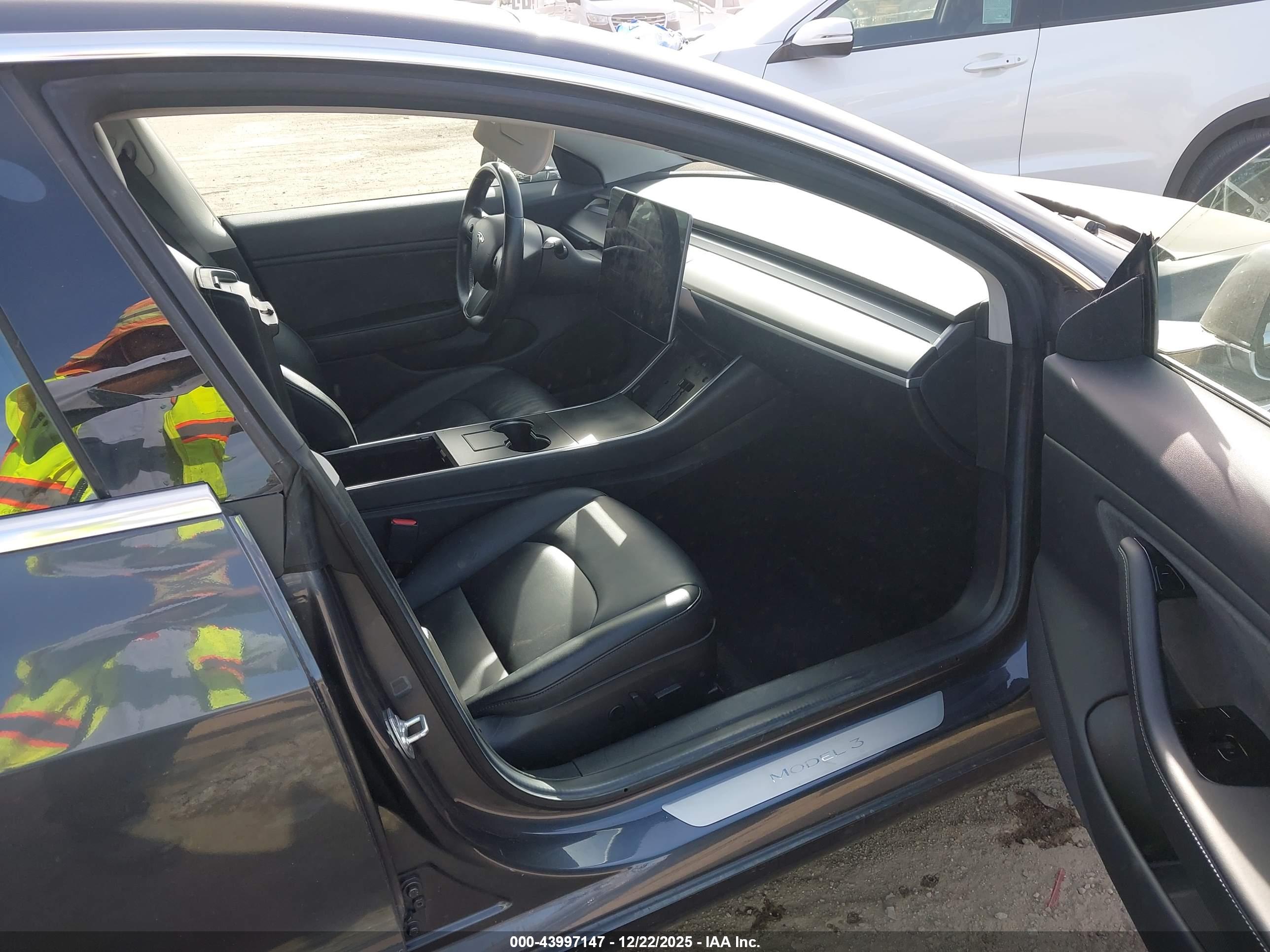 TESLA MODEL image 5
