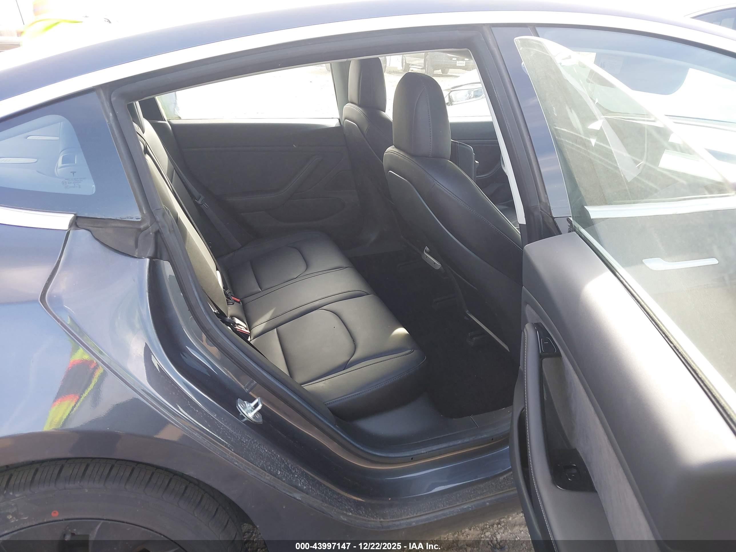 TESLA MODEL image 8