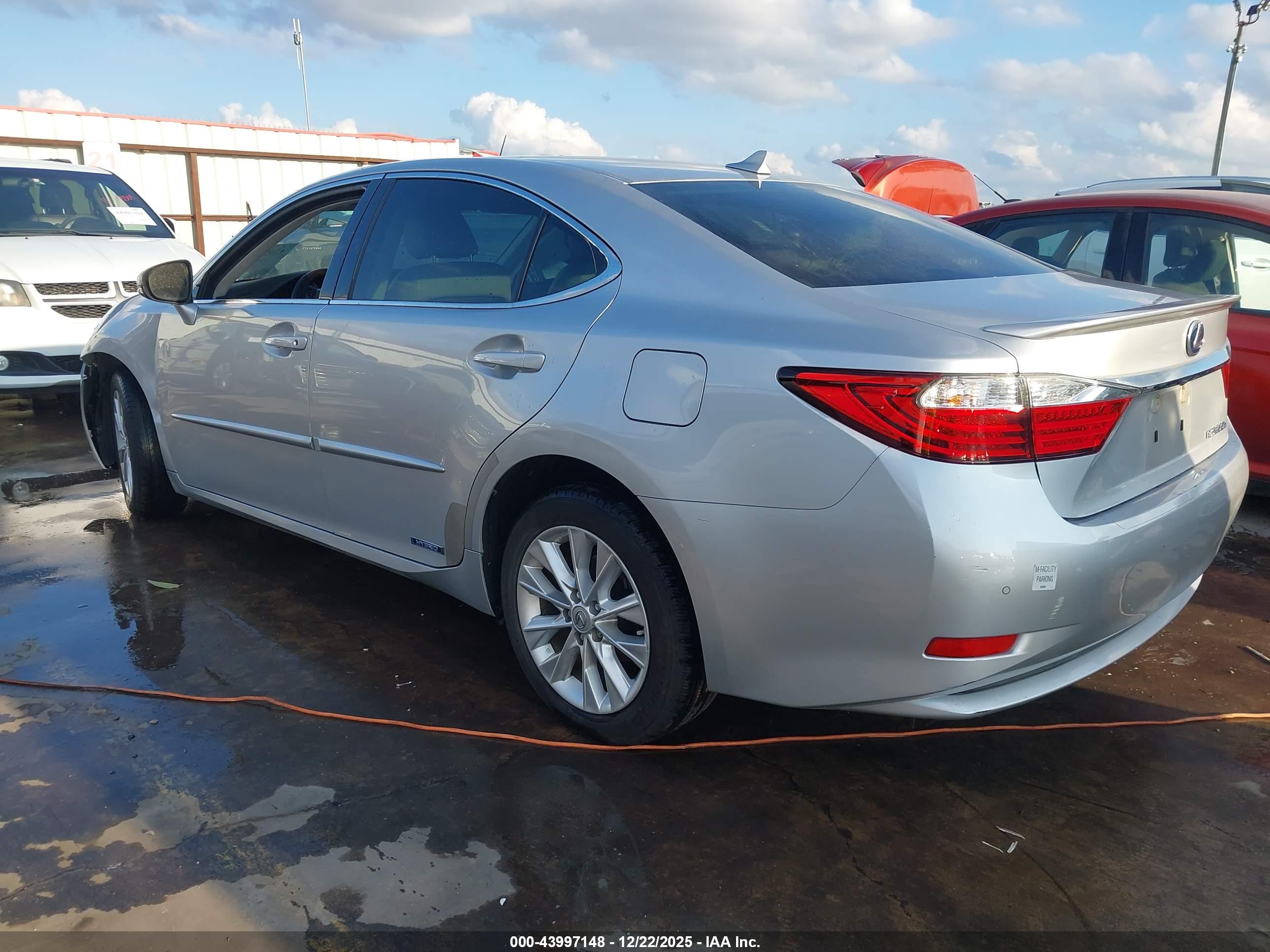 LEXUS ES image 3