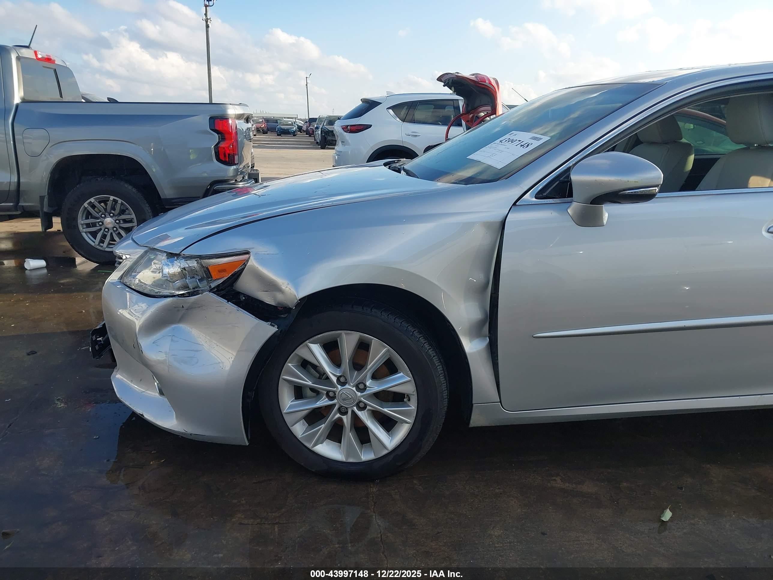 LEXUS ES image 6