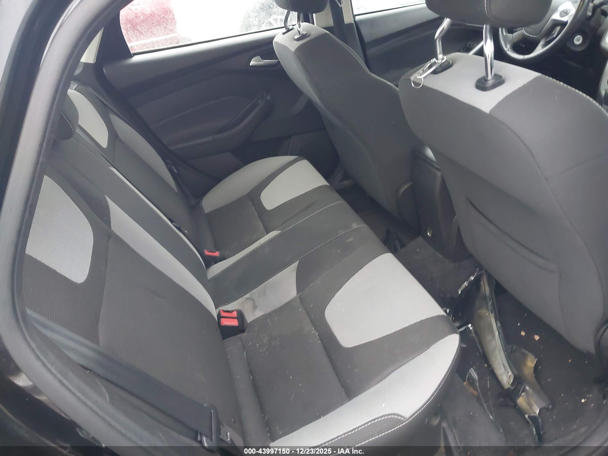 FORD FOCUS image 8
