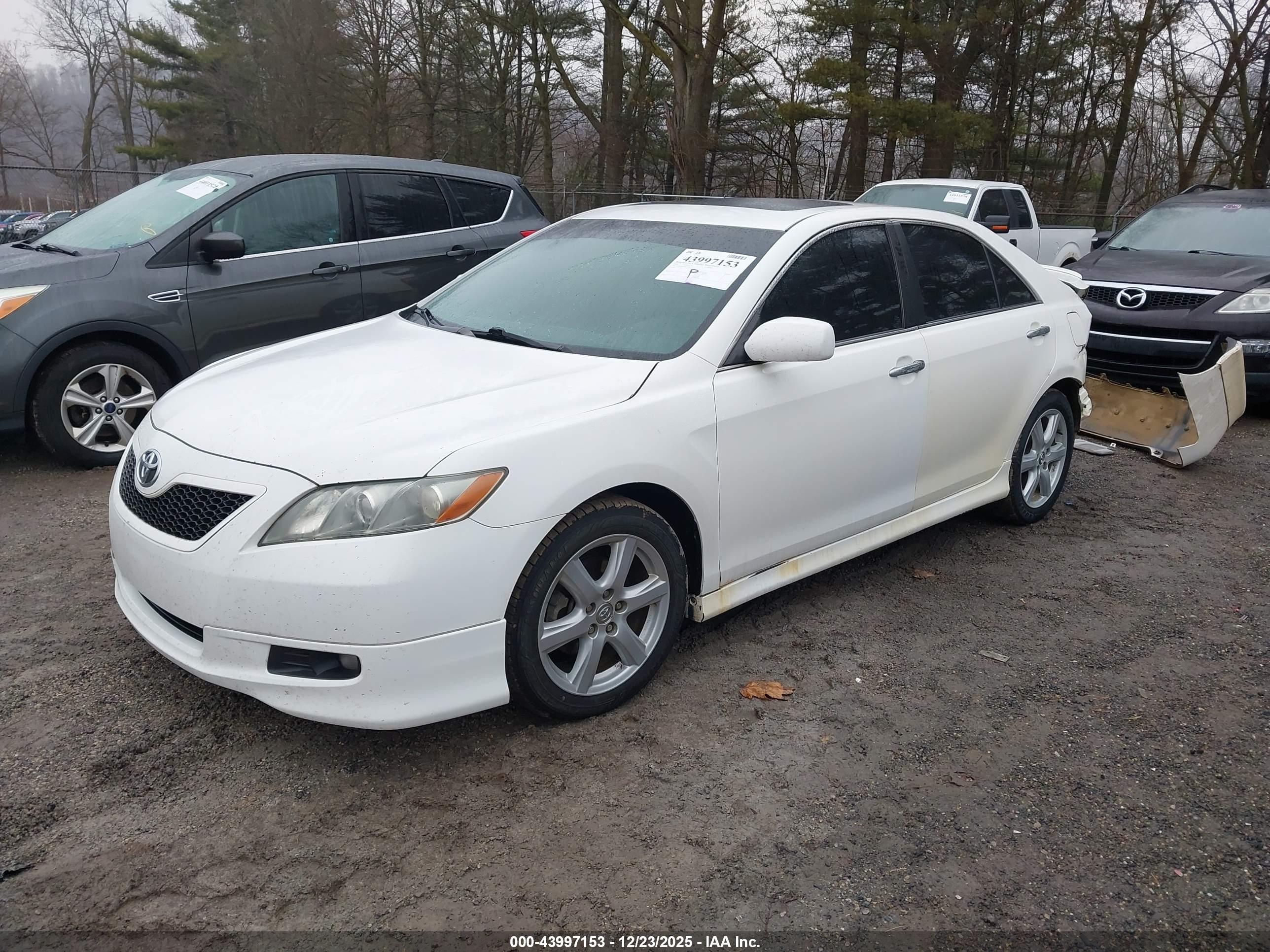 TOYOTA CAMRY image 2