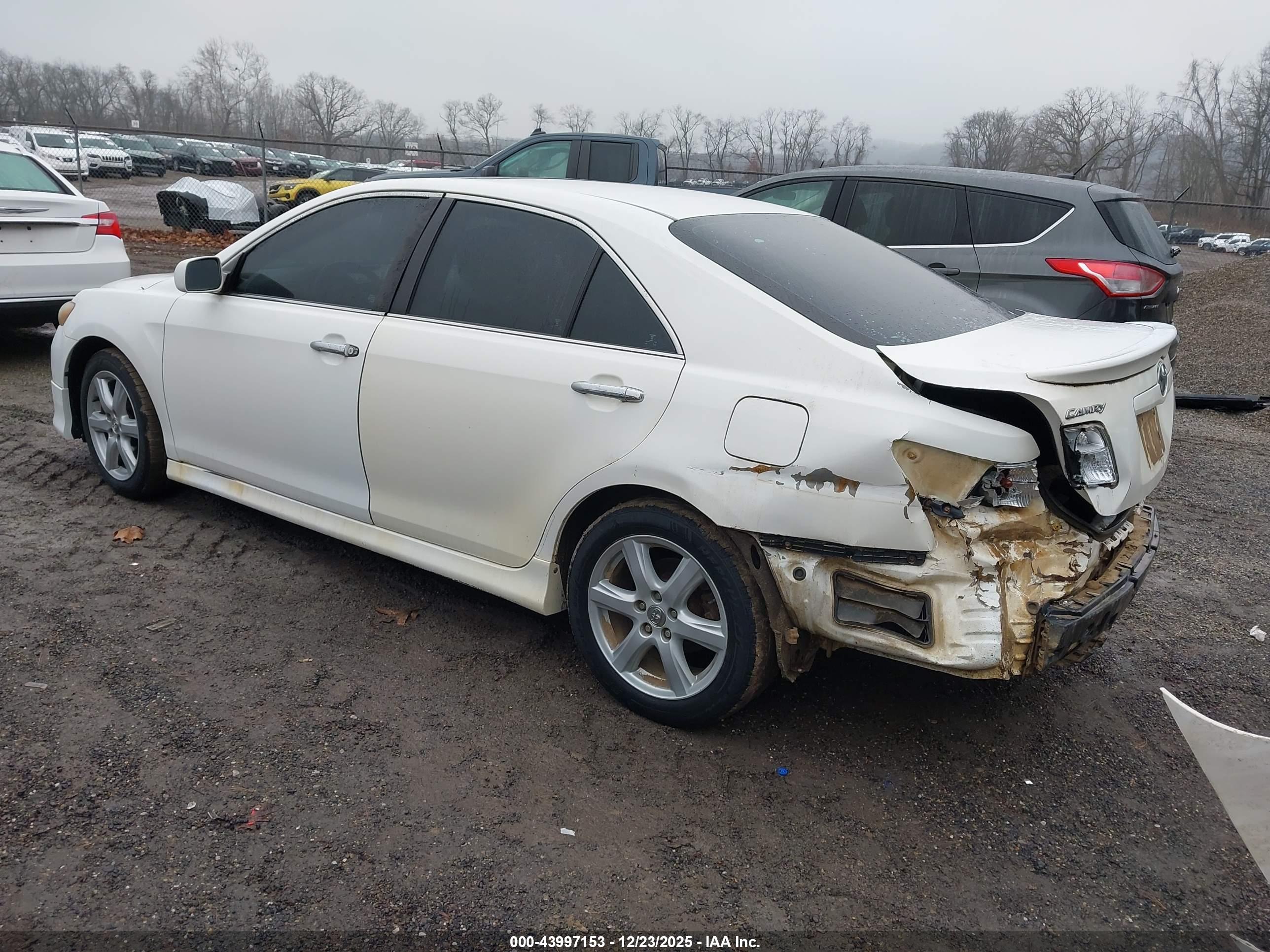 TOYOTA CAMRY image 3